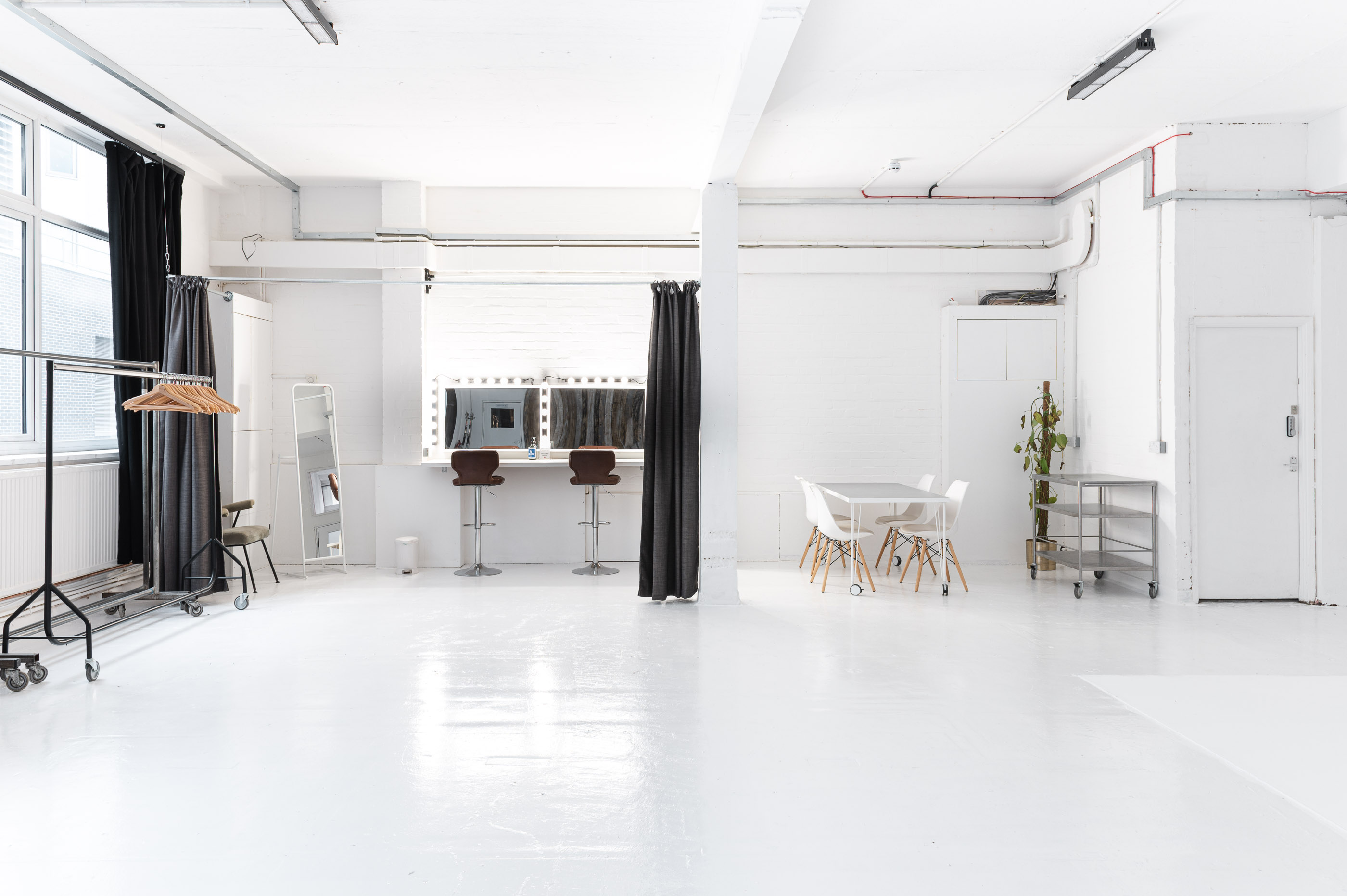 Studio 2 - mbih43gil5k.jpg