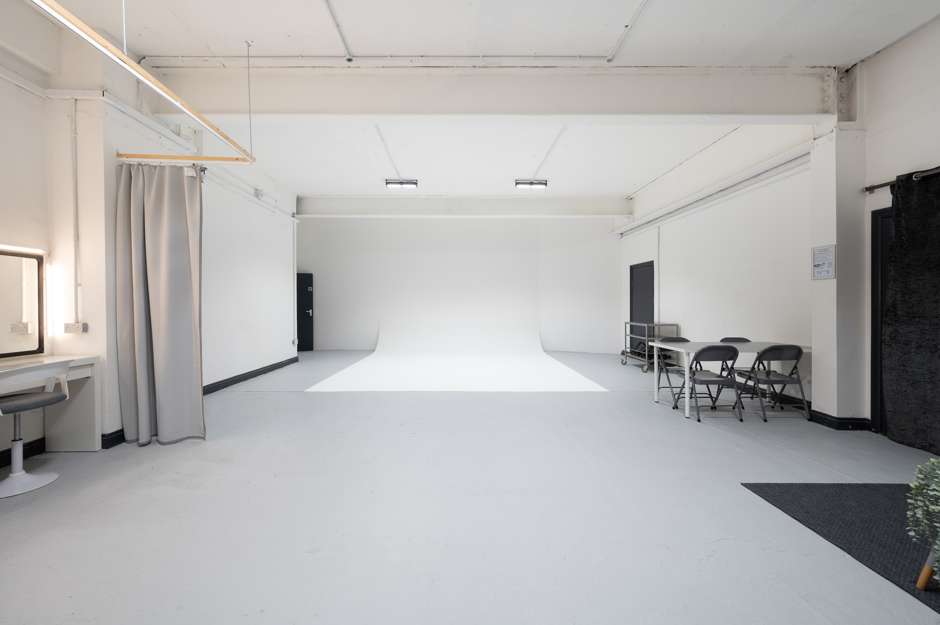 Studio 4 - o4ey4rxwsx3.jpg