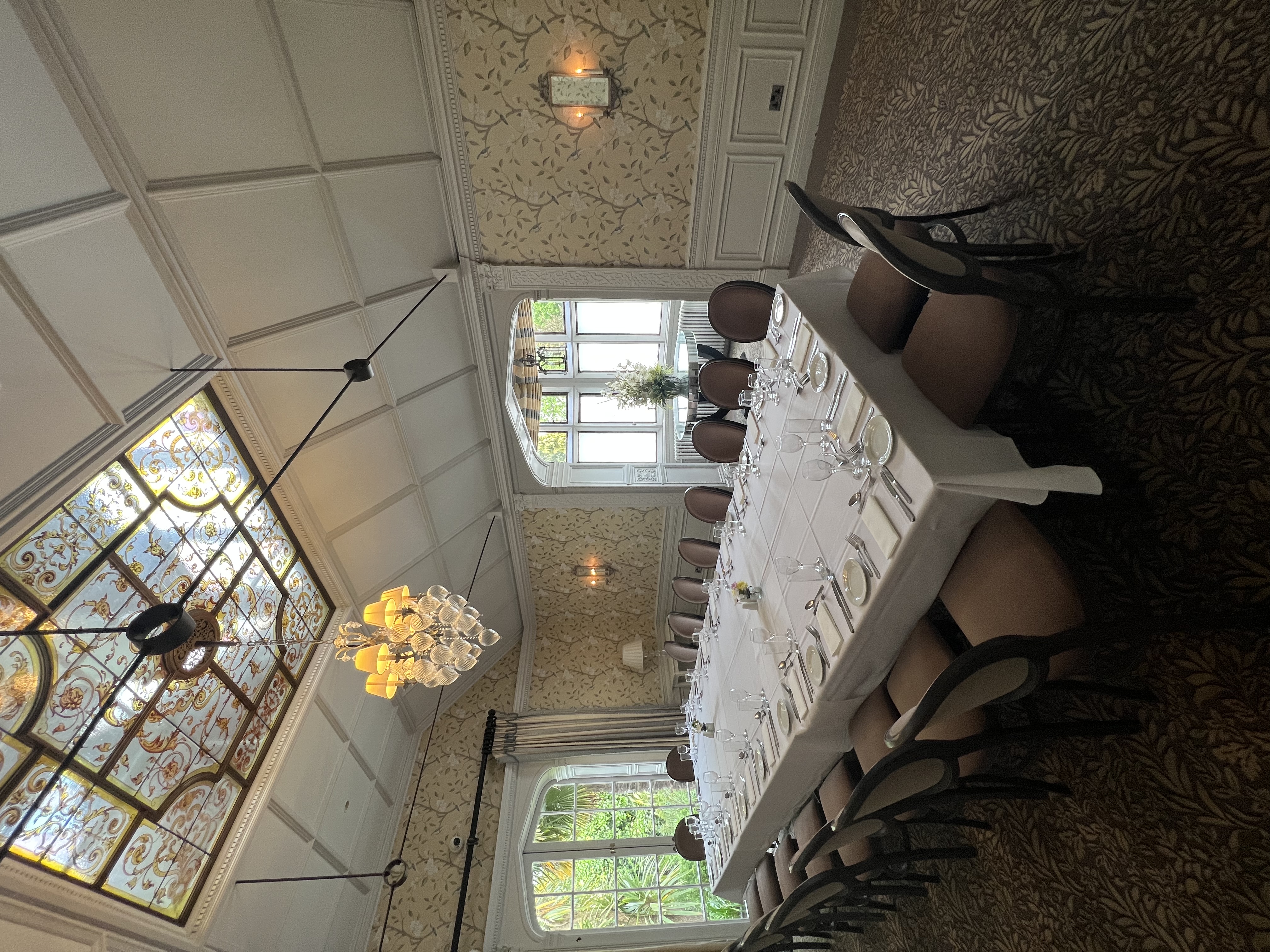 Elegant dining room at Four Seasons Warren House, perfect for upscale events and meetings.