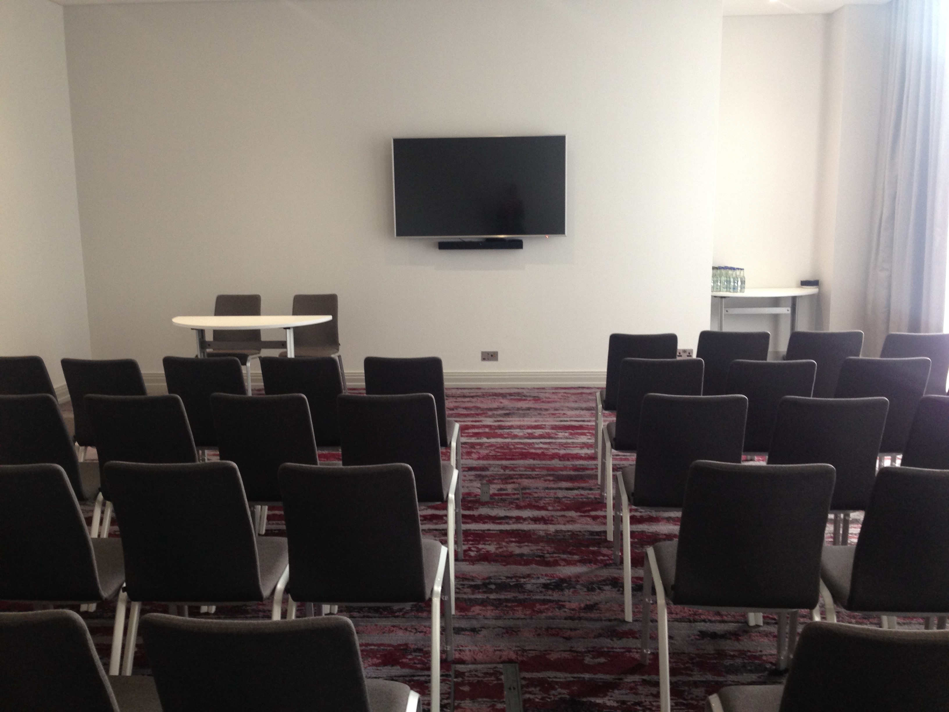 Victoria Suite meeting room at Crowne Plaza London Docklands, ideal for corporate events.