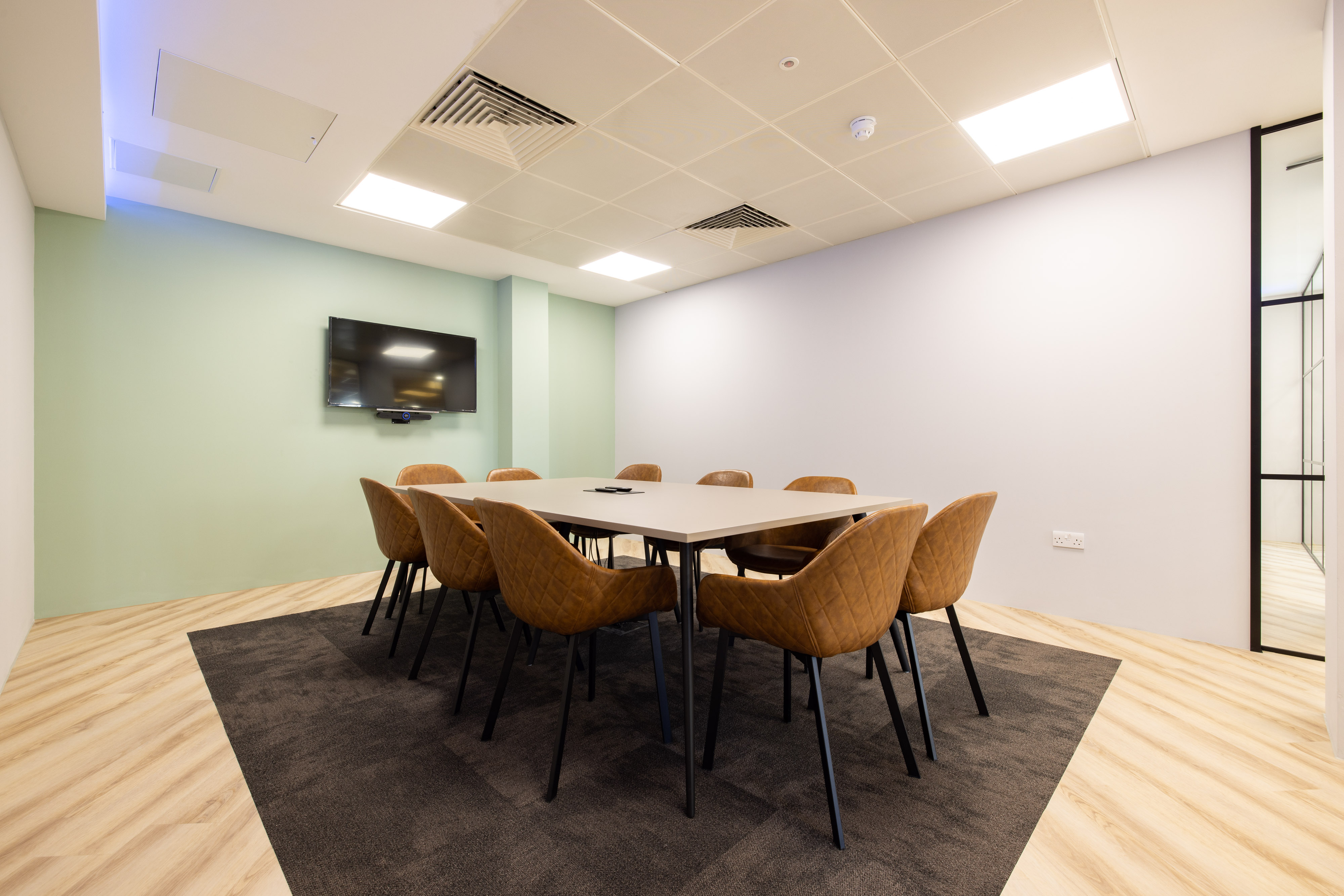 Modern meeting room in Covent Garden, ideal for collaborative events and presentations.
