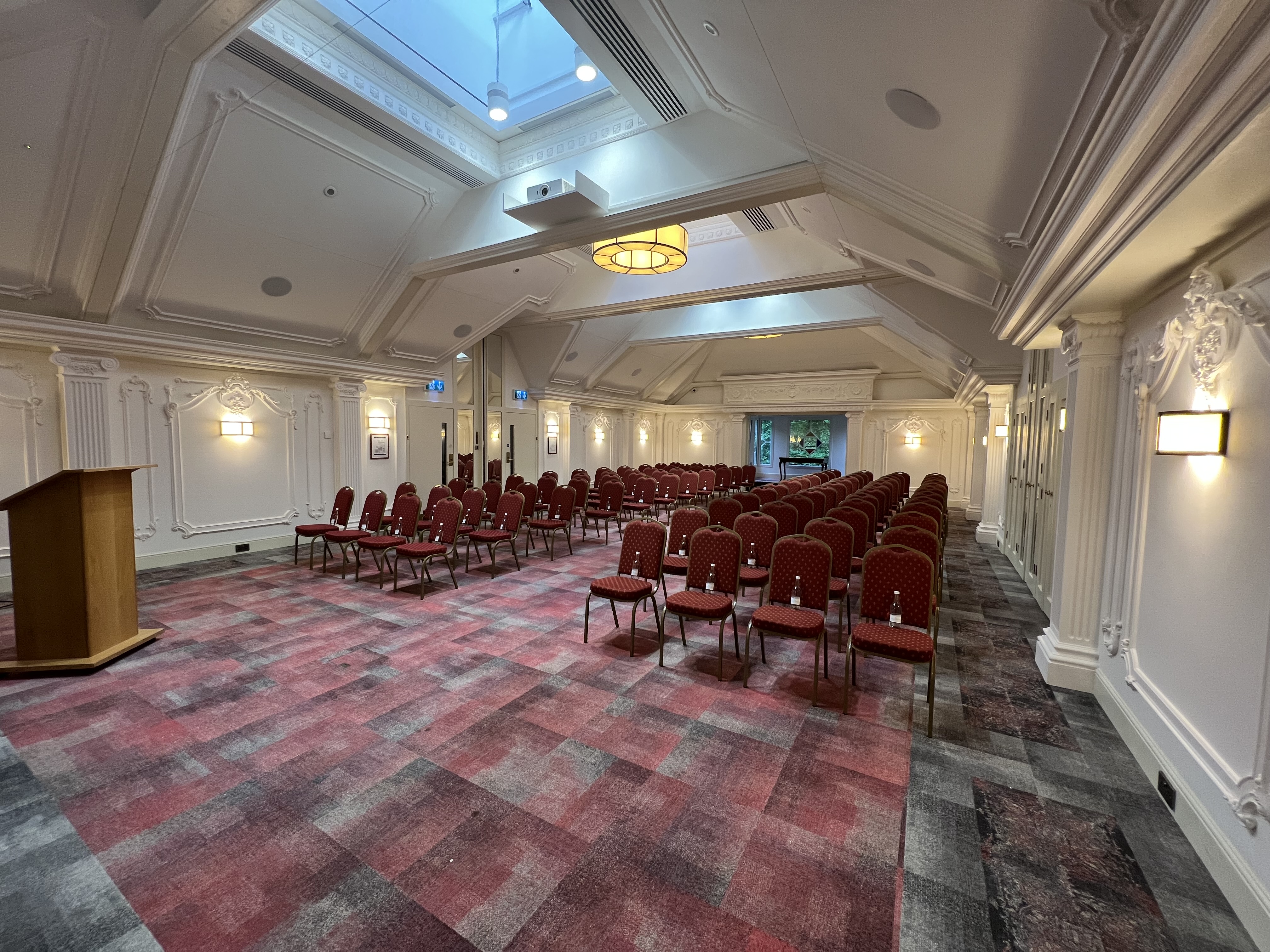 London Room - m4vcu4mnpja.jpeg