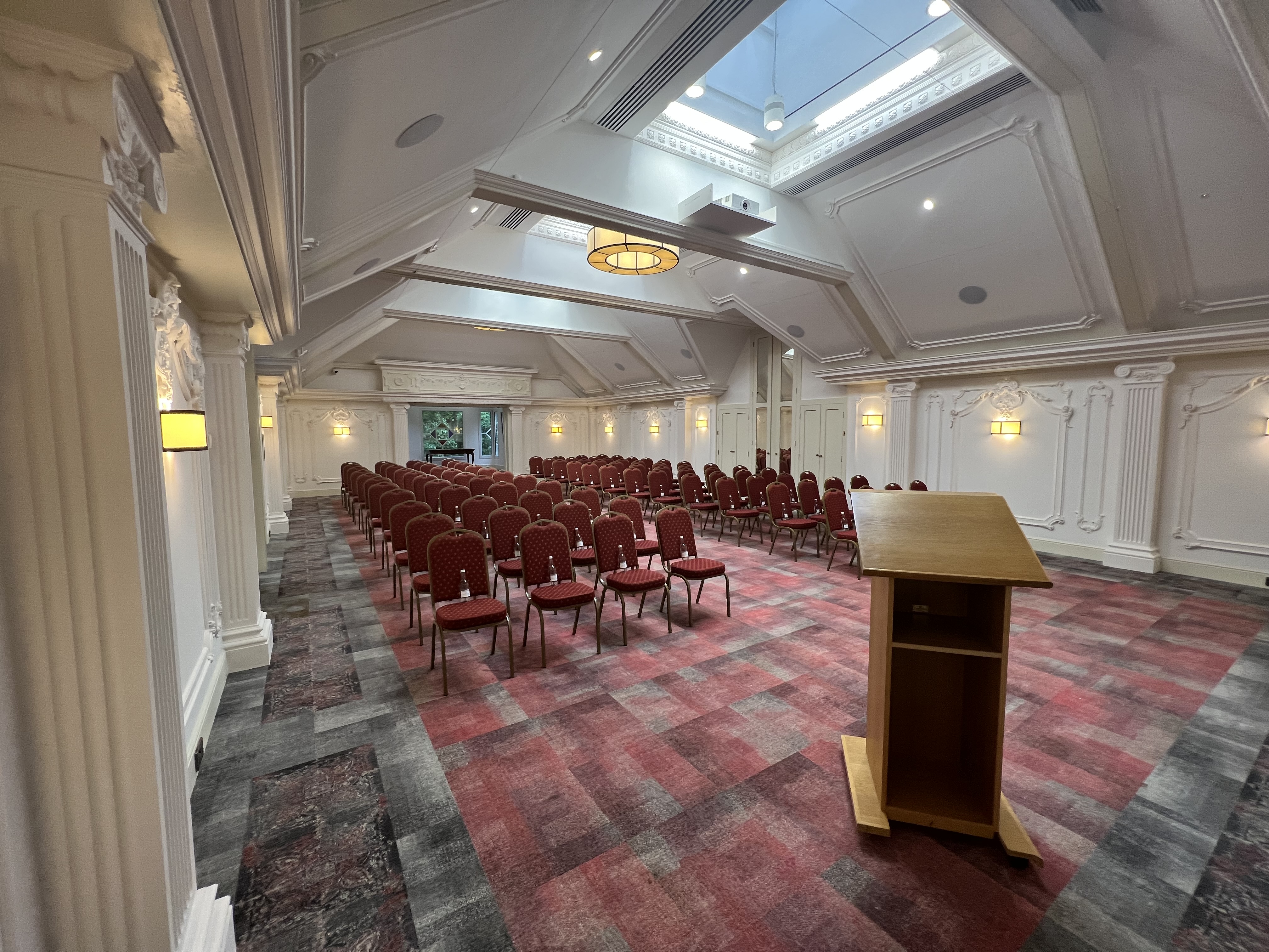 London Room - npz34pk4tyc.jpeg