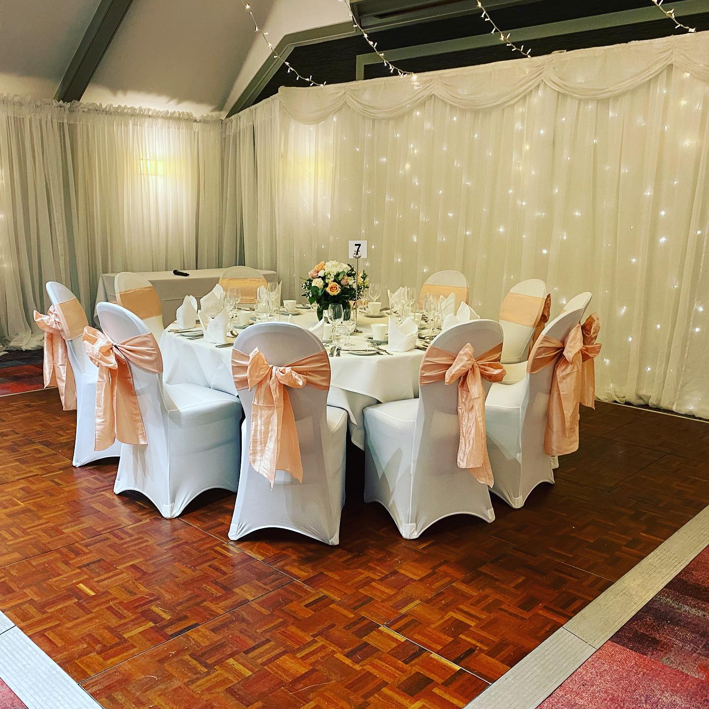 London Room - lw4n3cknud4.jpeg