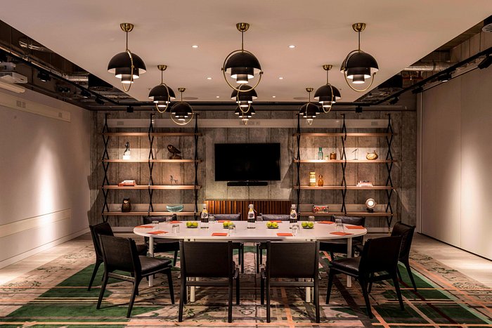 Modern meeting room at Bankside Hotel with round table for collaborative events.