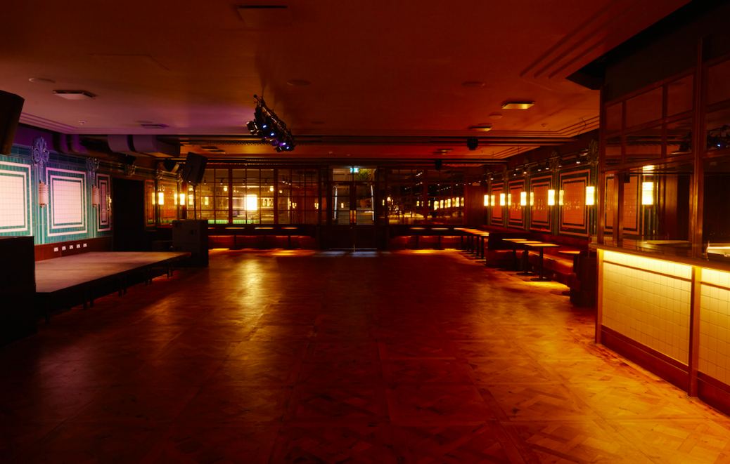 Versatile NEON194 Ballroom with ambient lighting for corporate meetings and social events.