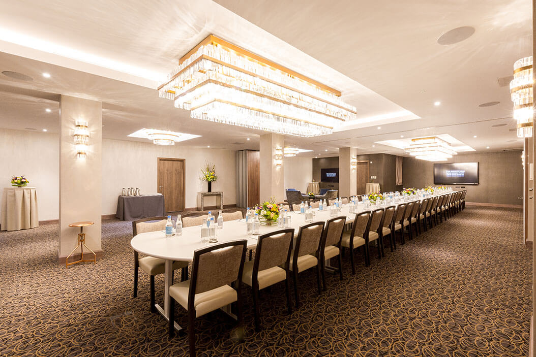Sophisticated meeting space with oval table, ideal for corporate events and workshops.