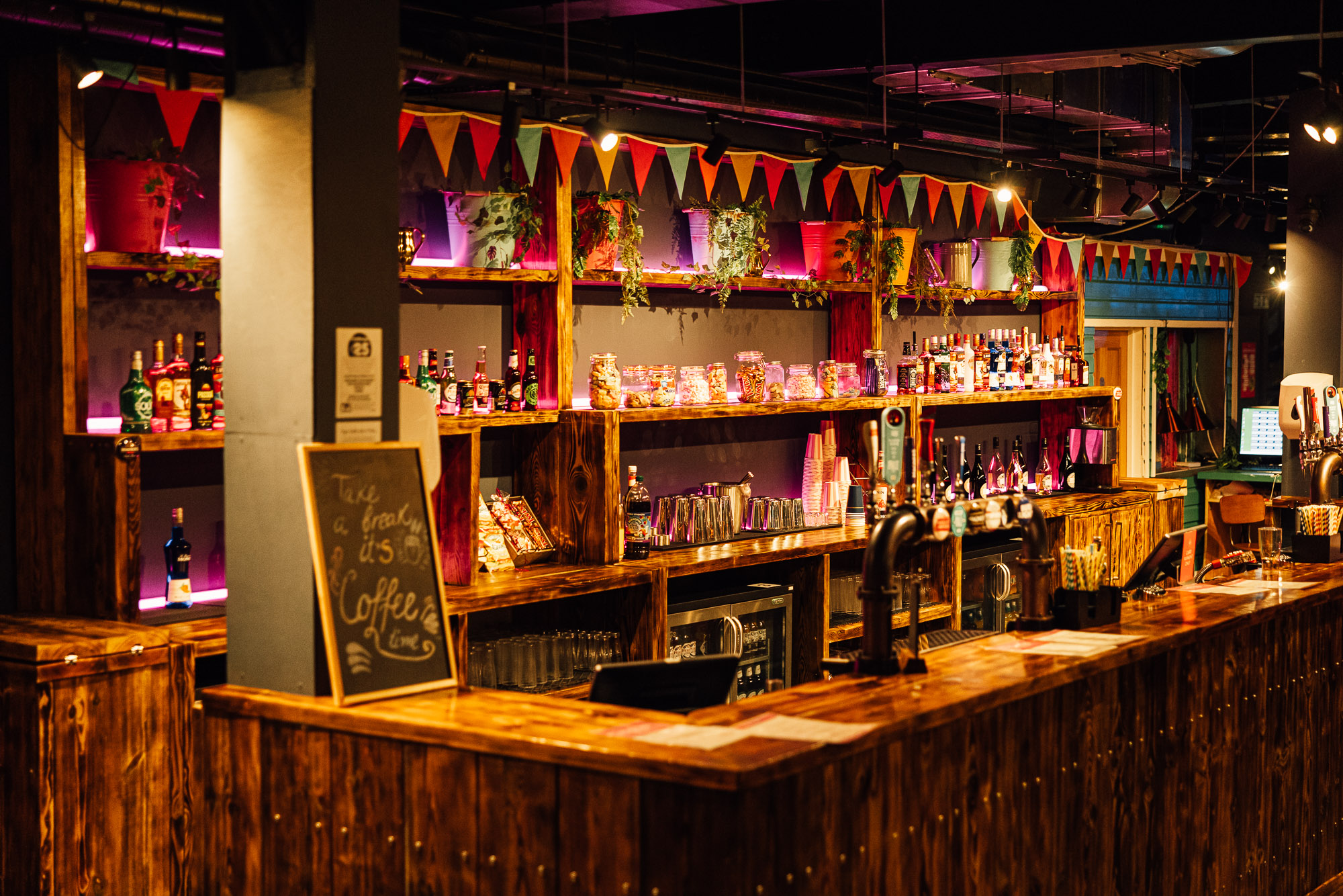 Whole Venue - 43knkd4bdxi.jpg