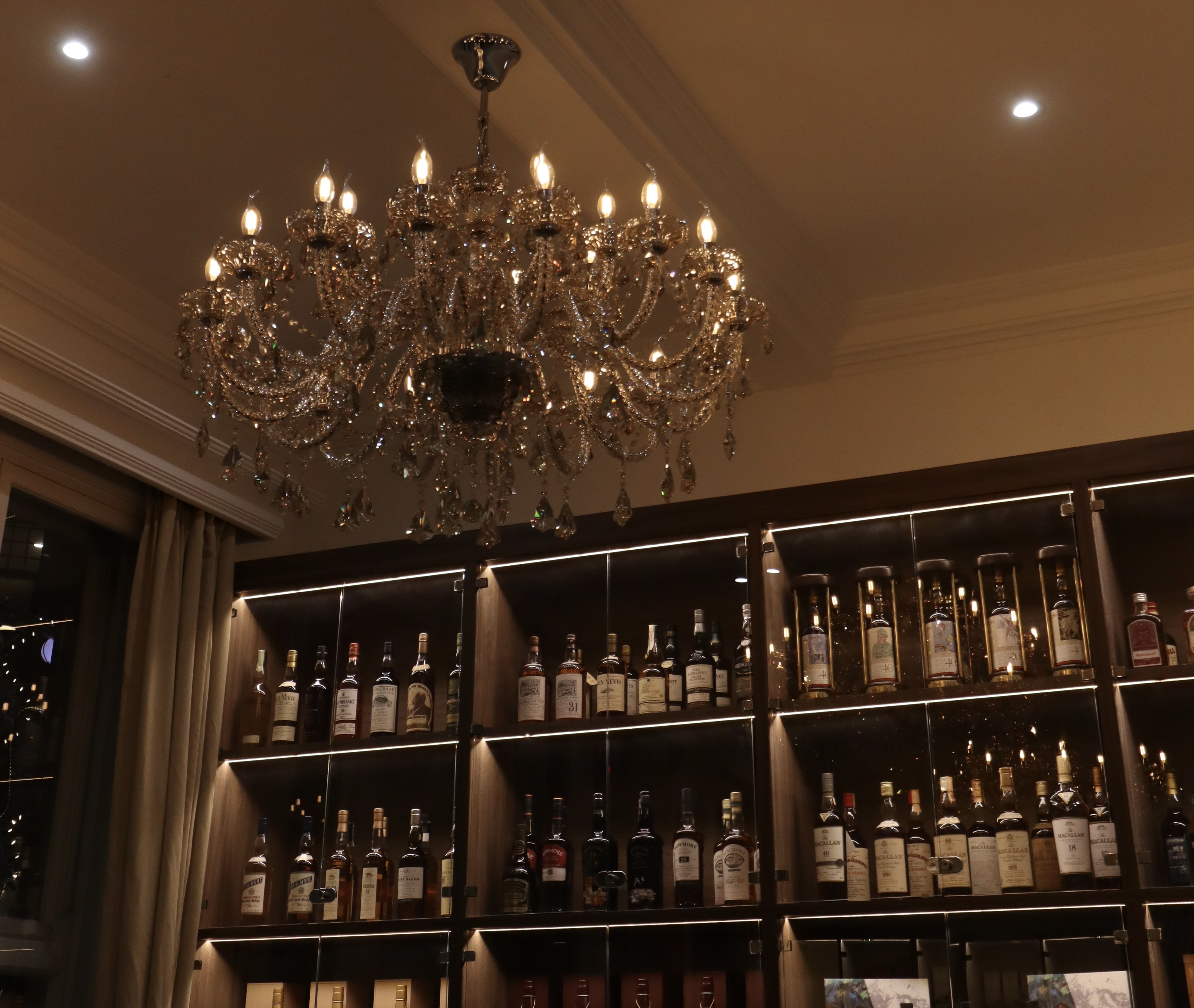 Elegant whisky lounge with chandelier, ideal for upscale events and networking.