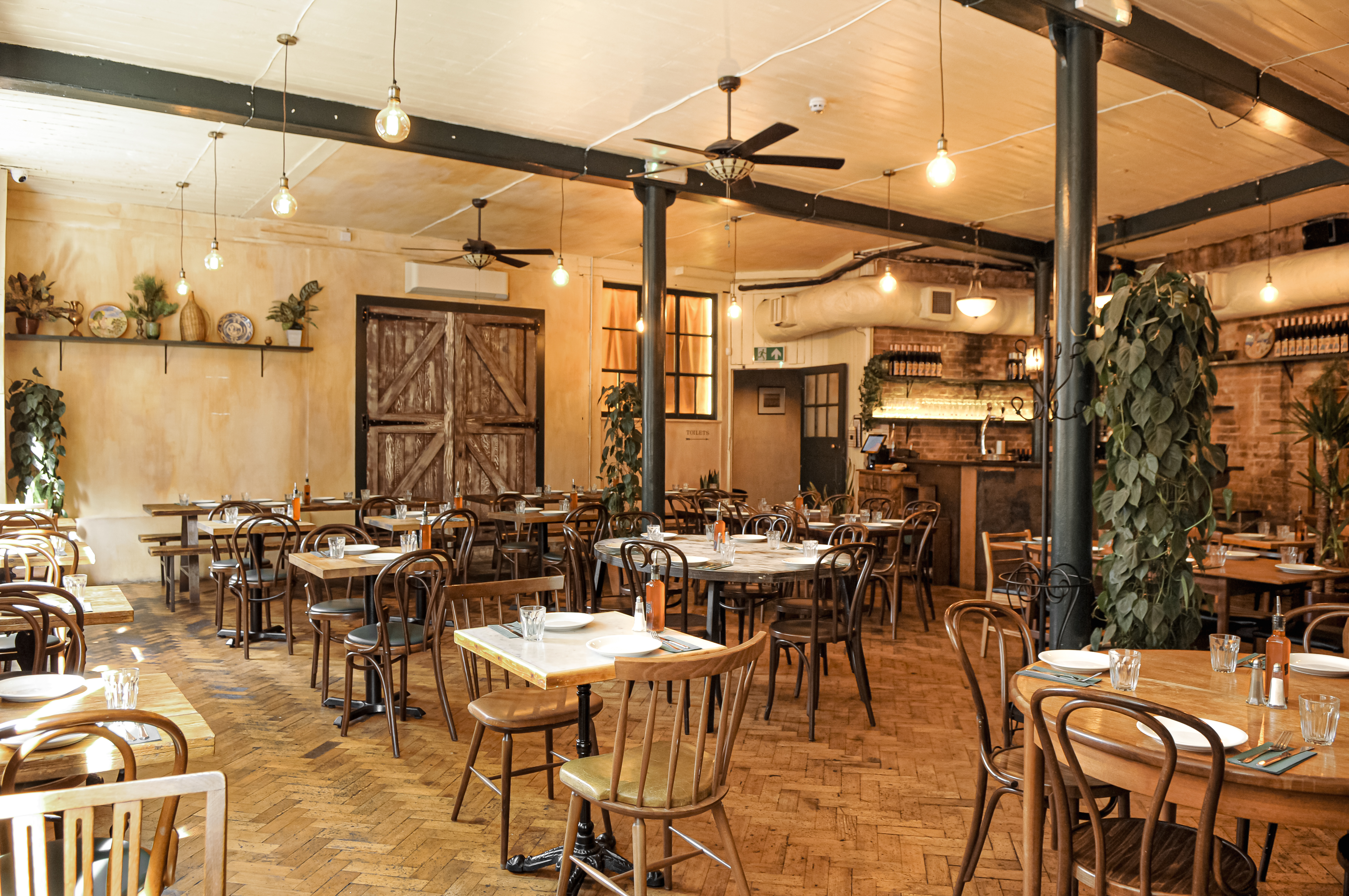 Charming Casa do Frango restaurant with rustic decor for intimate gatherings and events.