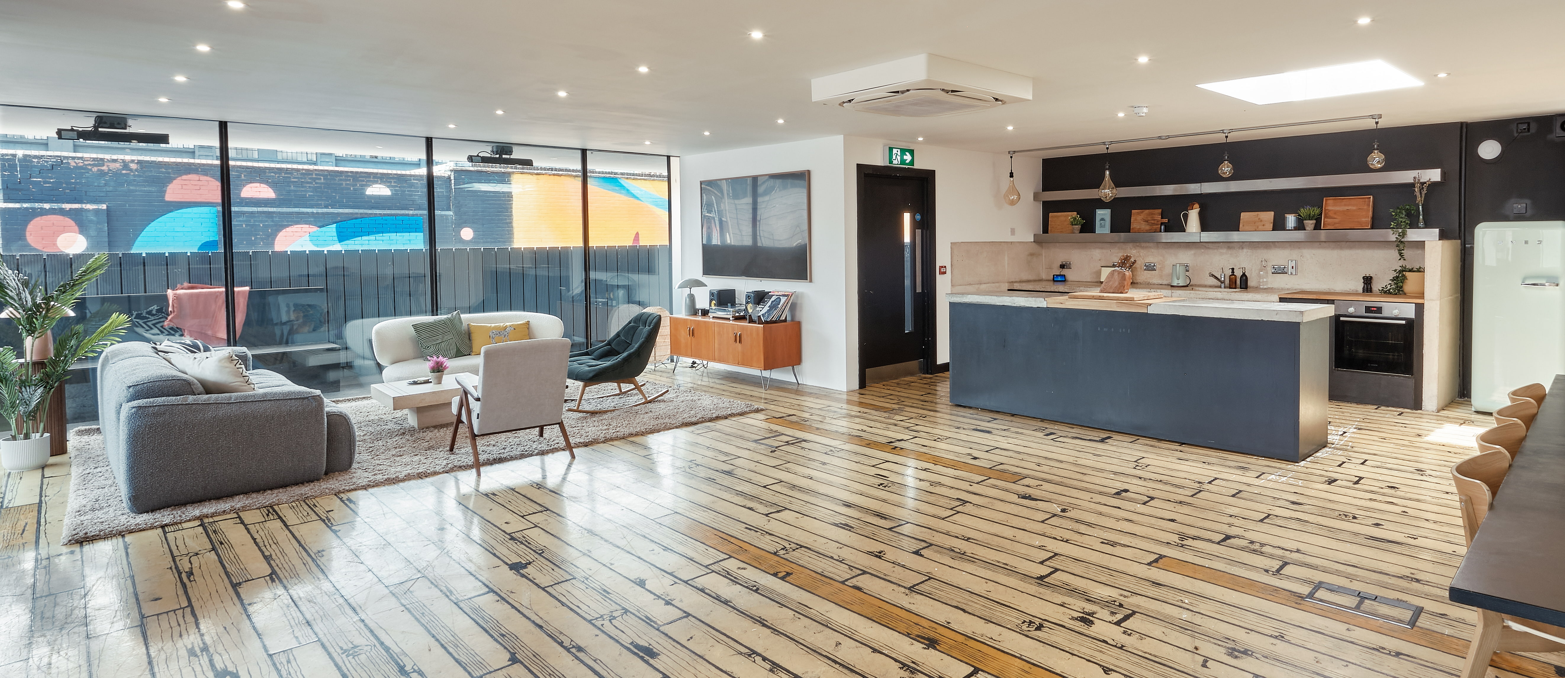 Modern meeting space at Chance Street Lounge, ideal for creative brainstorming and team gatherings.