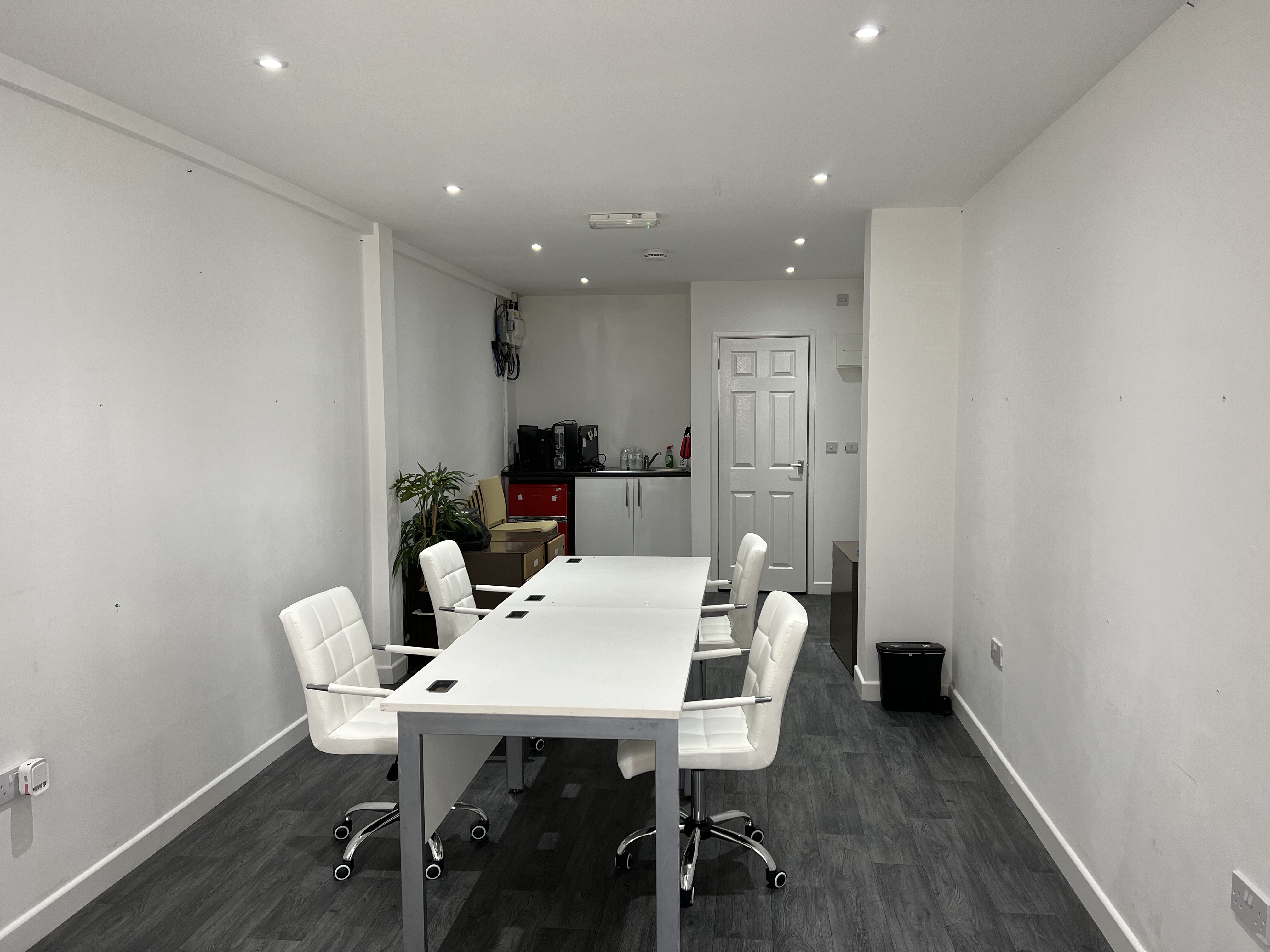 Large Meeting Room in Strood ME2 | £30/PH - qnxfdp4bf2t.jpeg