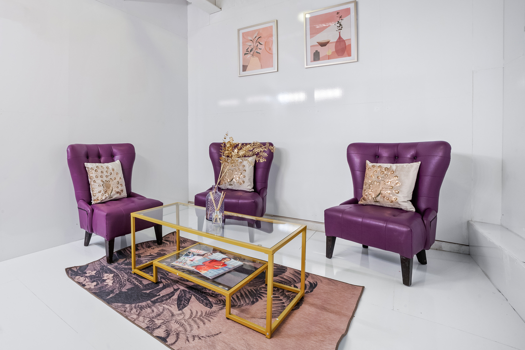 Stylish lounge in Gihon Suite, vibrant purple chairs for networking events and meetings.
