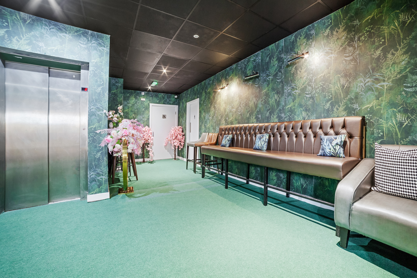 Stylish Gihon Suite waiting area with plush seating for events and networking.