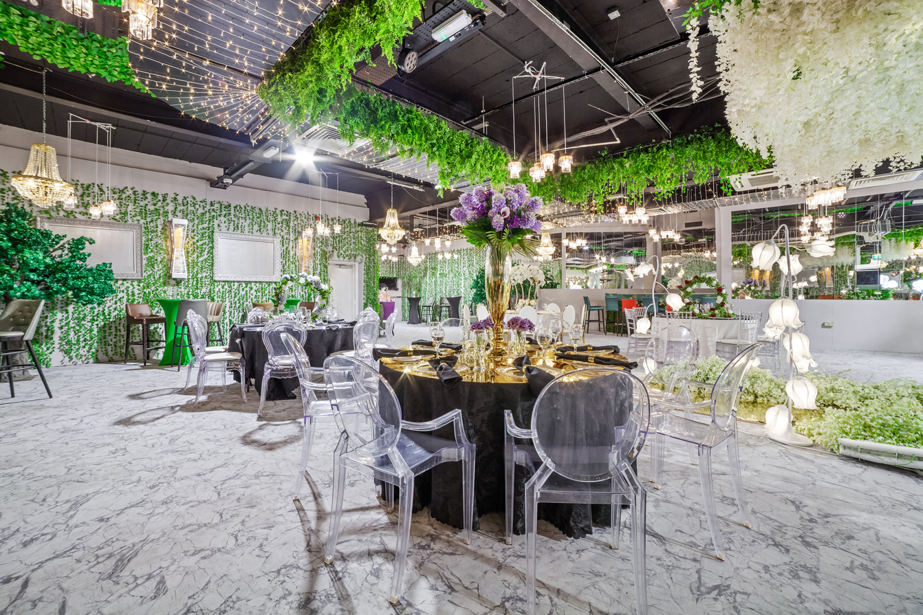 Elegant Gihon Suite with black linens, ideal for upscale weddings and corporate events.