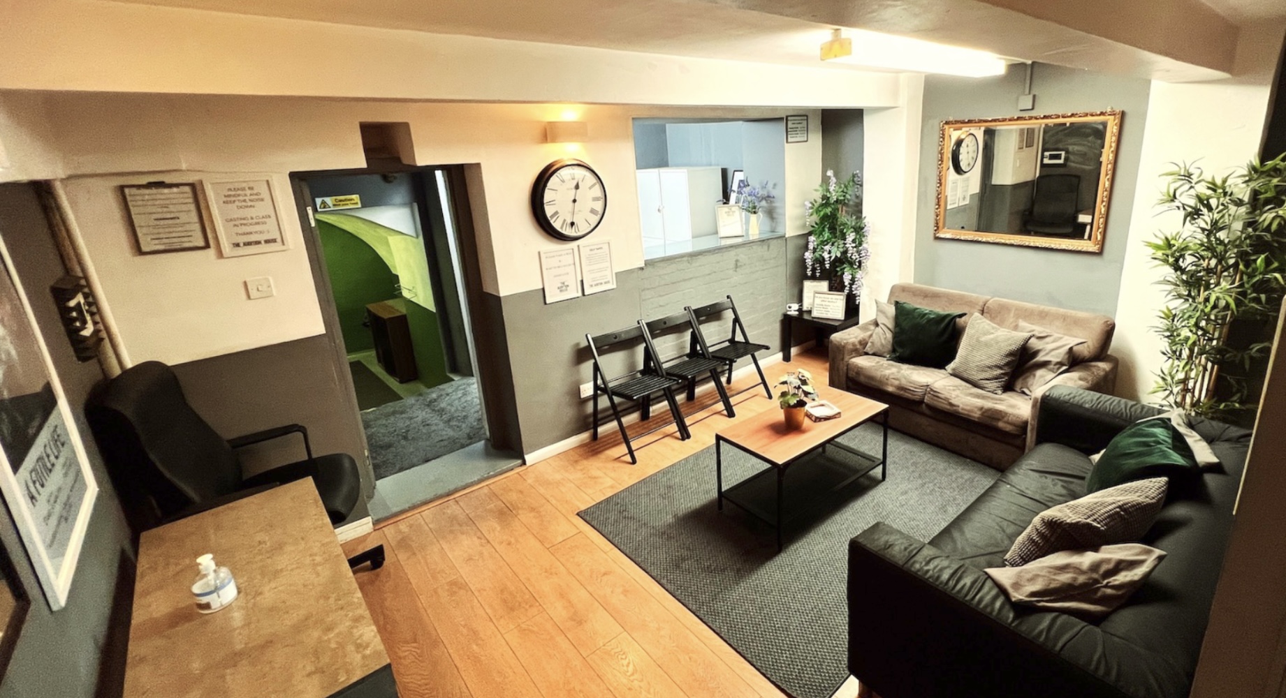 Cozy meeting space in The Audition House for team-building and brainstorming events.