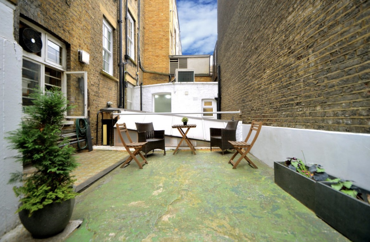 The audition house - c2l35z1wde2.jpeg