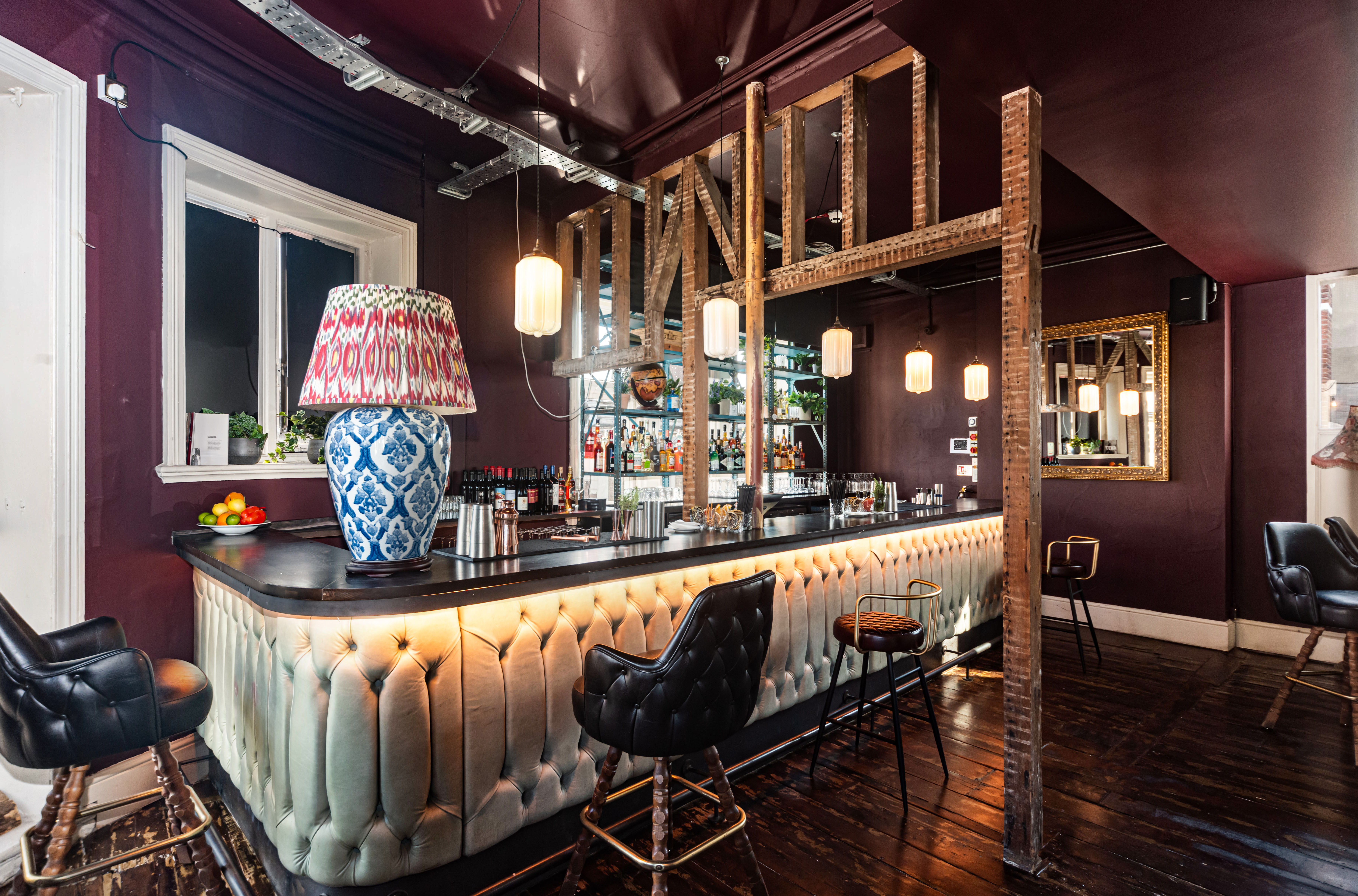 Stylish cocktail bar with elegant furnishings, perfect for networking events and receptions.