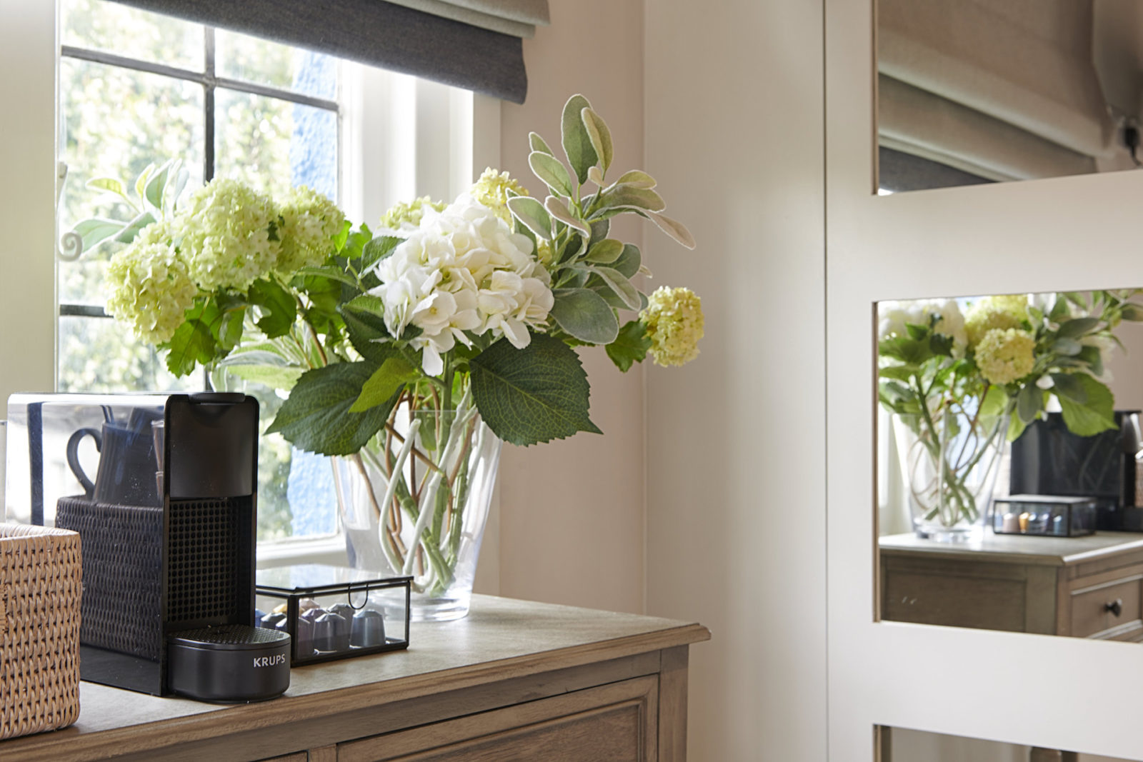 Boathouse meeting space with fresh flowers, ideal for elegant corporate events.