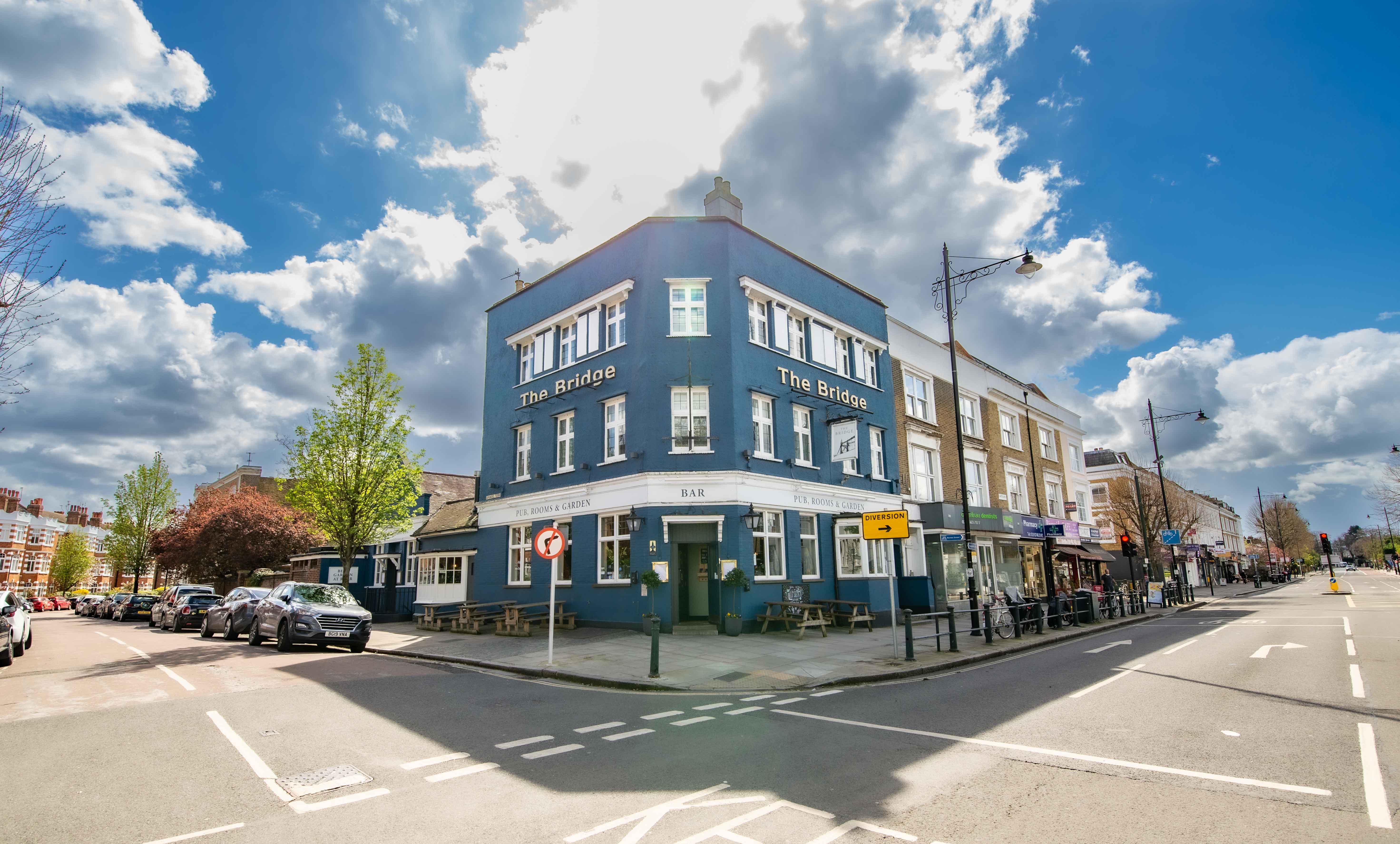 Charming Boathouse & Walled Garden venue for casual meetings and social events in Barnes.
