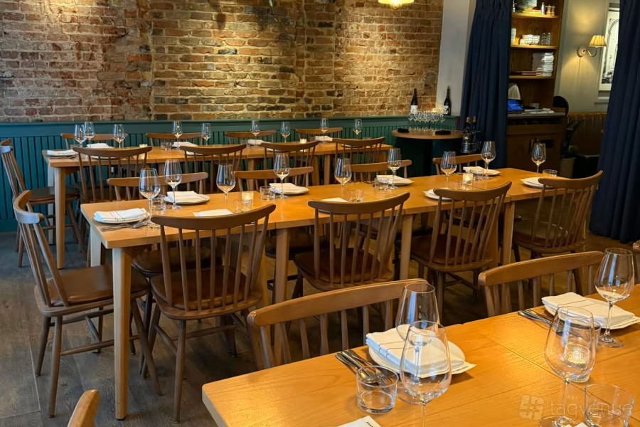 Cozy dining setup in Curtain Room, Luso; ideal for intimate gatherings and corporate dinners.