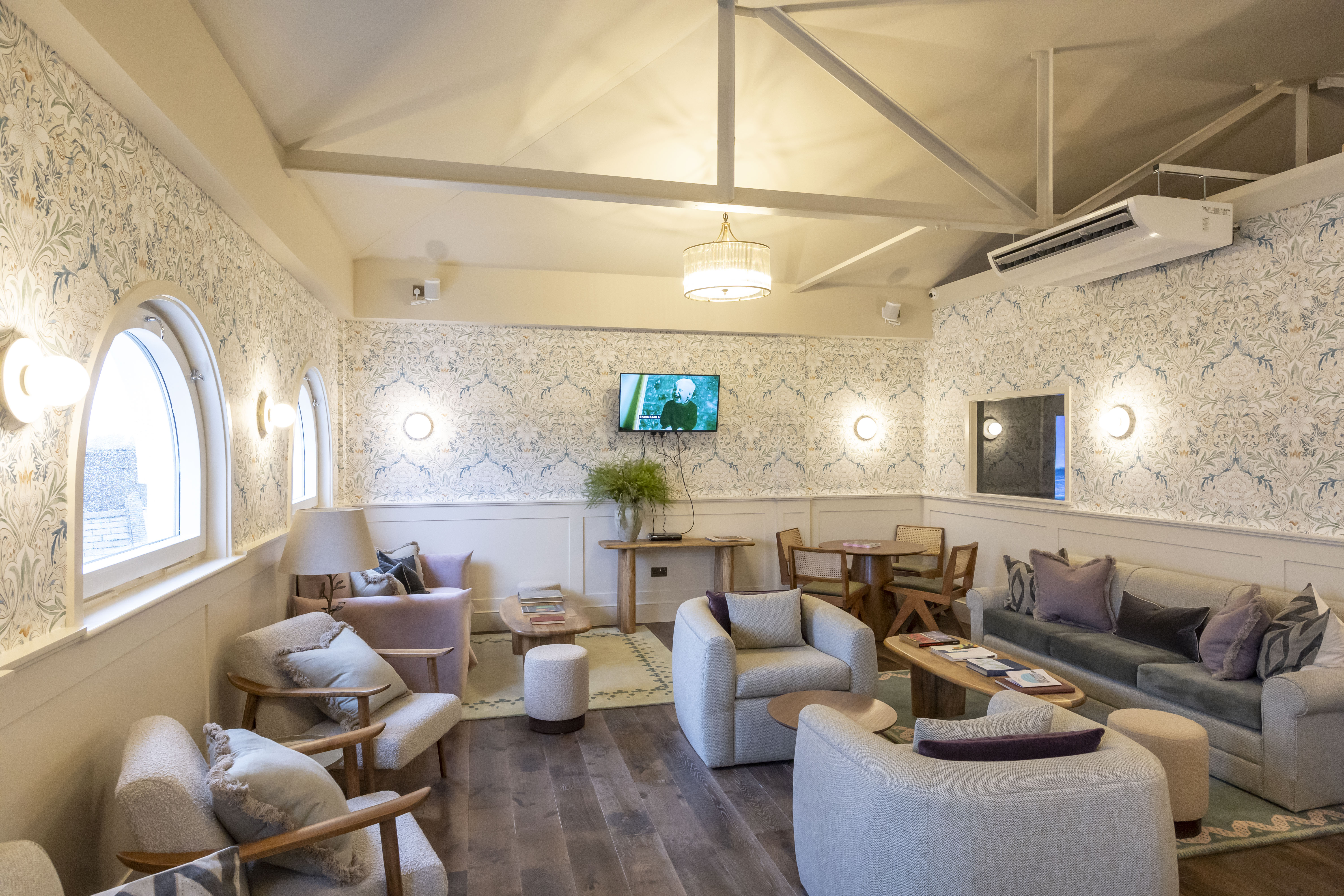 Snug, Living Room, Cinema - rauknlj4mqk.jpg