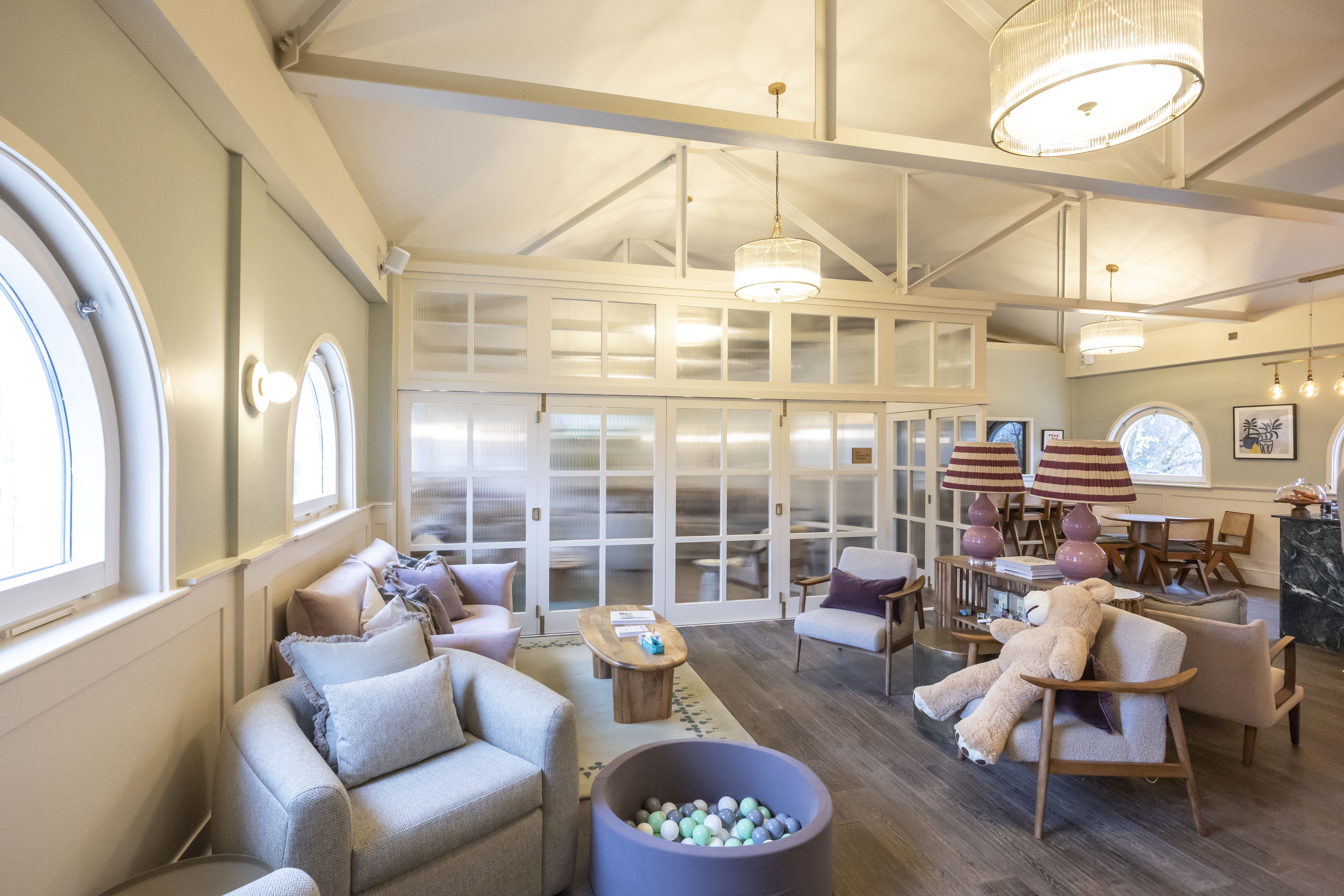 Stylish living room in Jaego's House, perfect for meetings and gatherings.