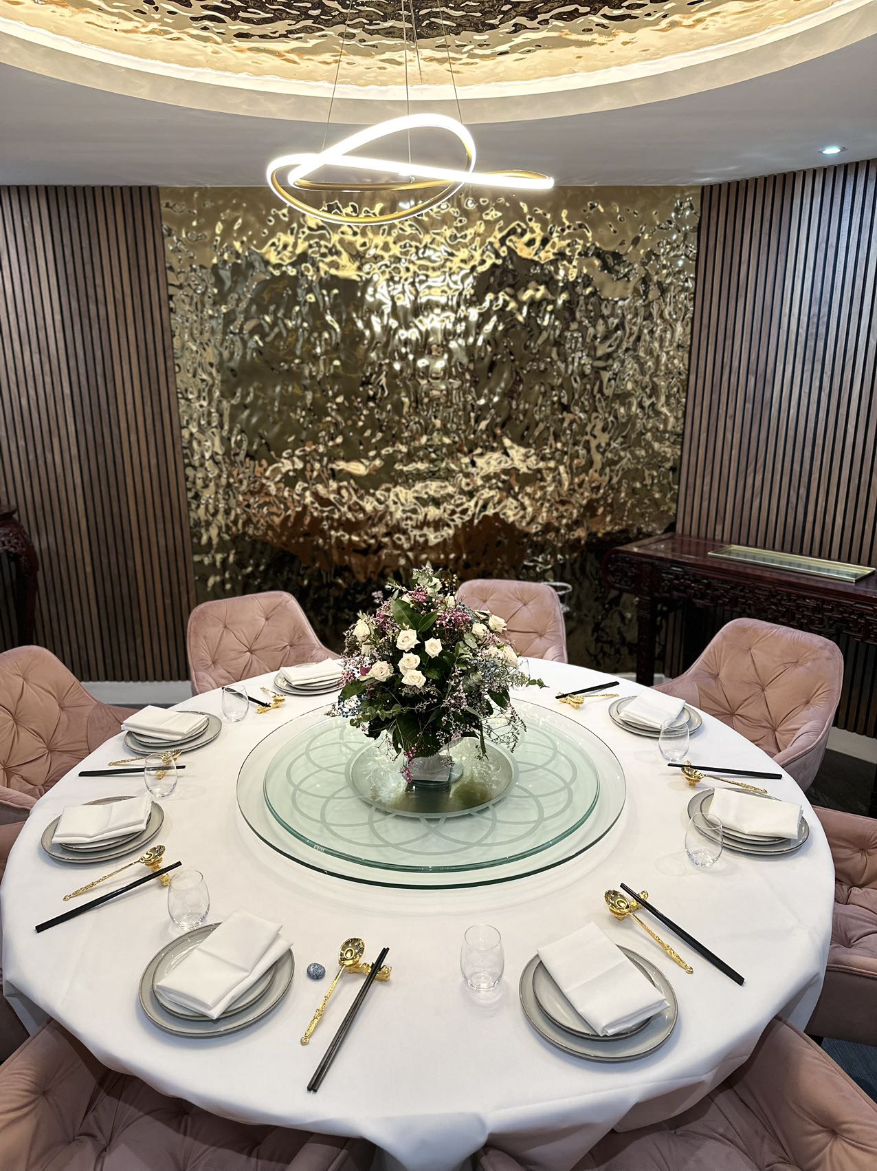 Elegant round table with pink chairs for upscale events at KUN LUN, SINO.