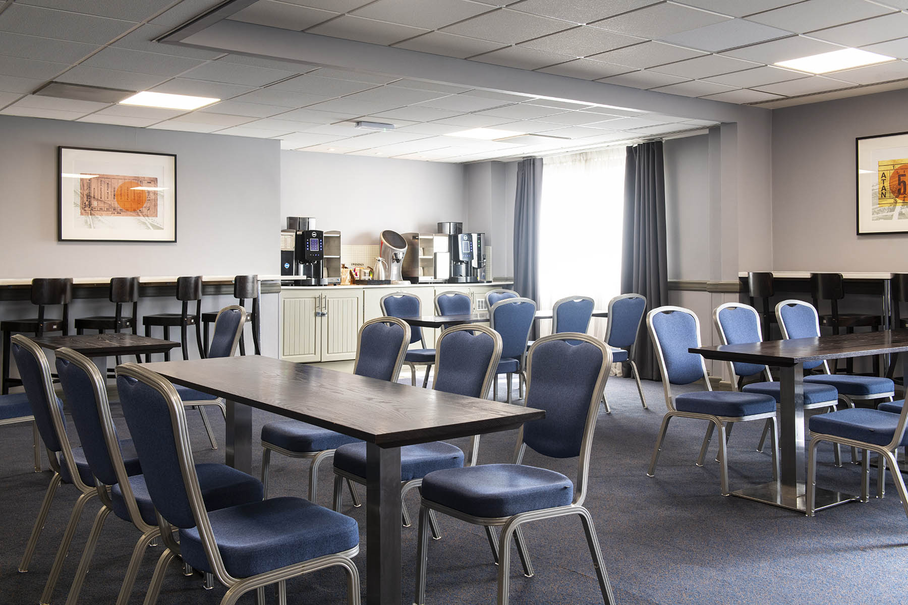 Dean Suite meeting space at DoubleTree by Hilton Swindon, ideal for workshops and discussions.