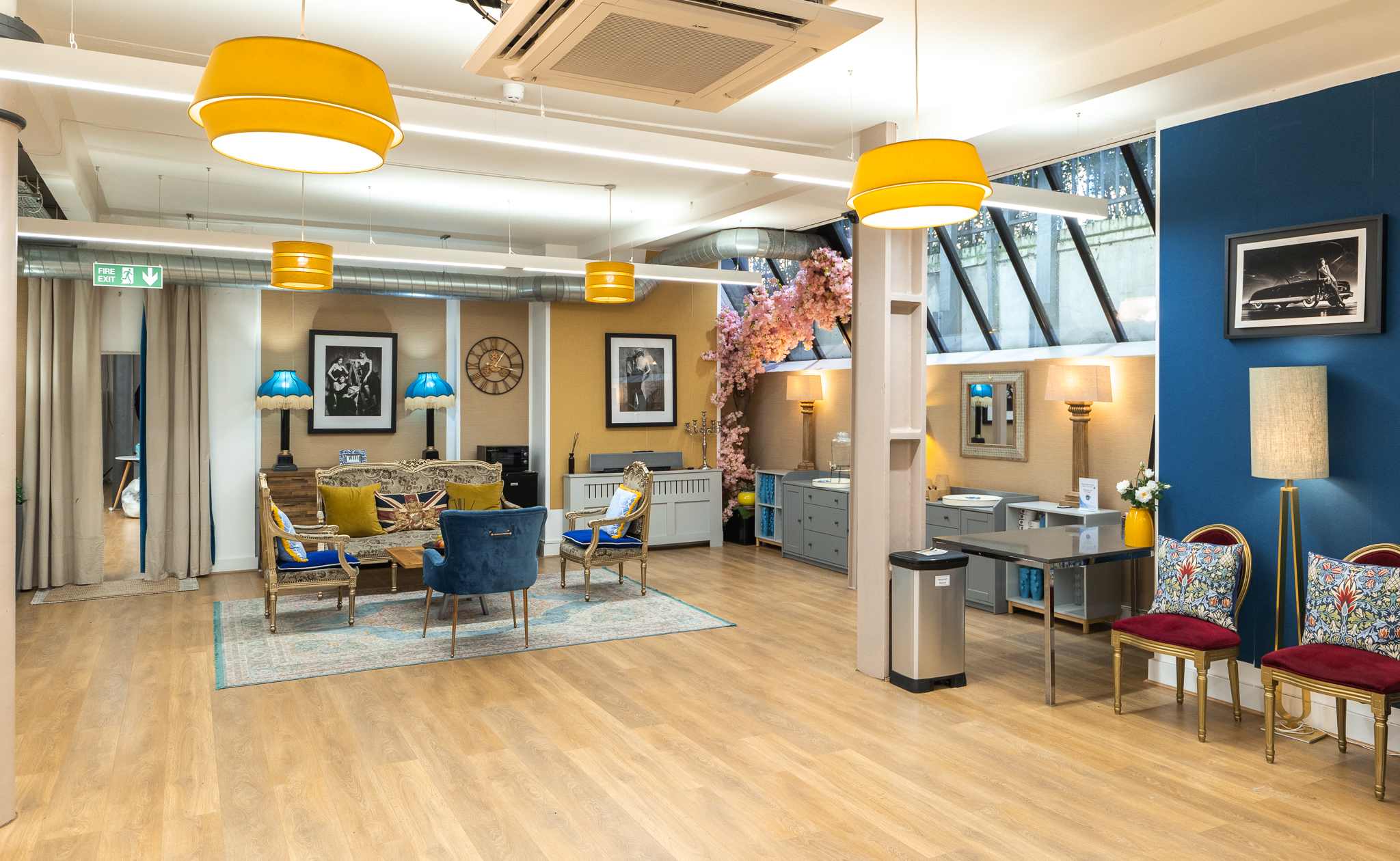 La Galeria - 2teeaaqrryb.jpg