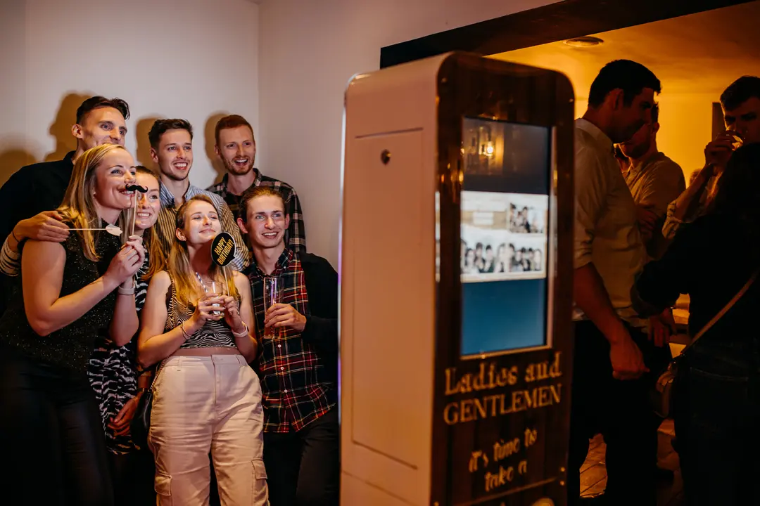 Private Hire - 04f1be14-3b7b-4cbd-a790-71e420535fa5.webp