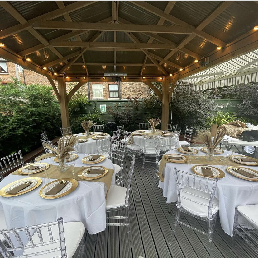 Elegant outdoor dining setup with round tables, perfect for upscale events and receptions.