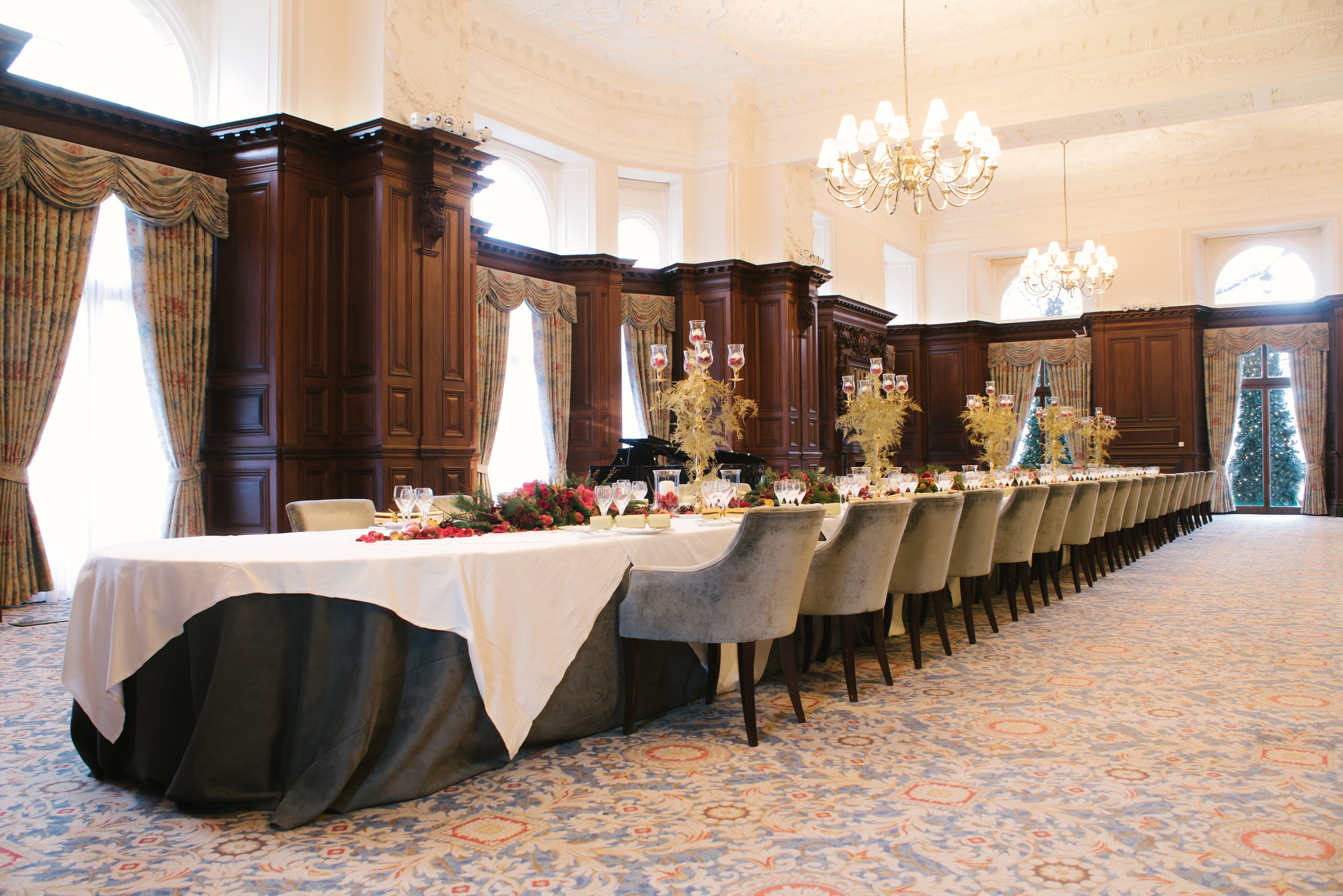 Elegant banquet hall in The Landmark London, perfect for corporate events and formal dinners.
