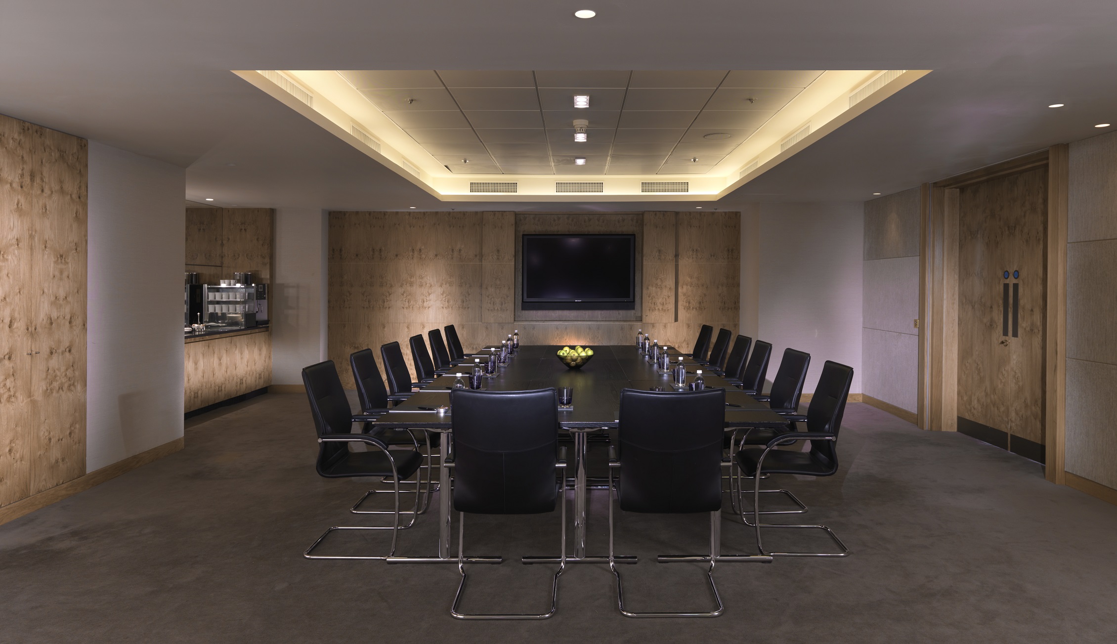 Modern conference room in The Landmark London, perfect for high-level meetings and presentations.