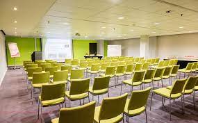 Bergen event space with modern lime-green chairs, ideal for corporate workshops and meetings.
