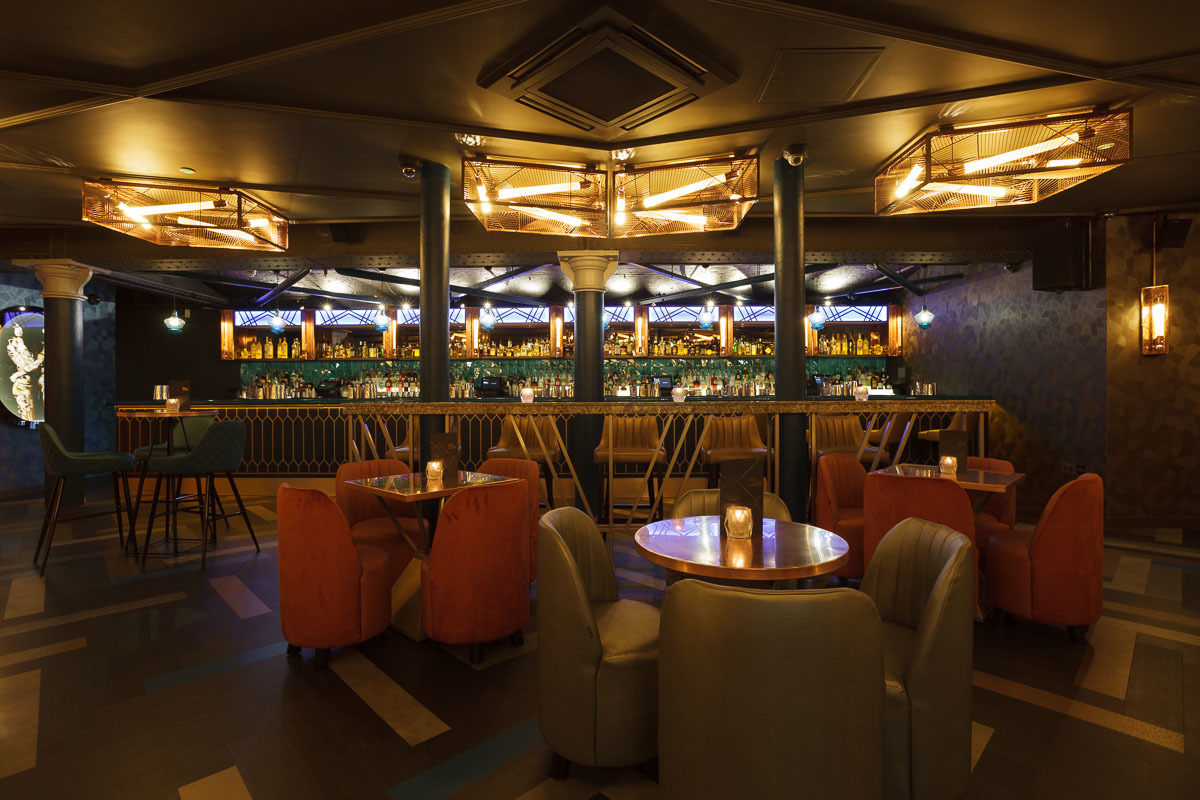 Ground Floor Bar in Dirty Martini Manchester, modern venue for cocktail receptions and networking.