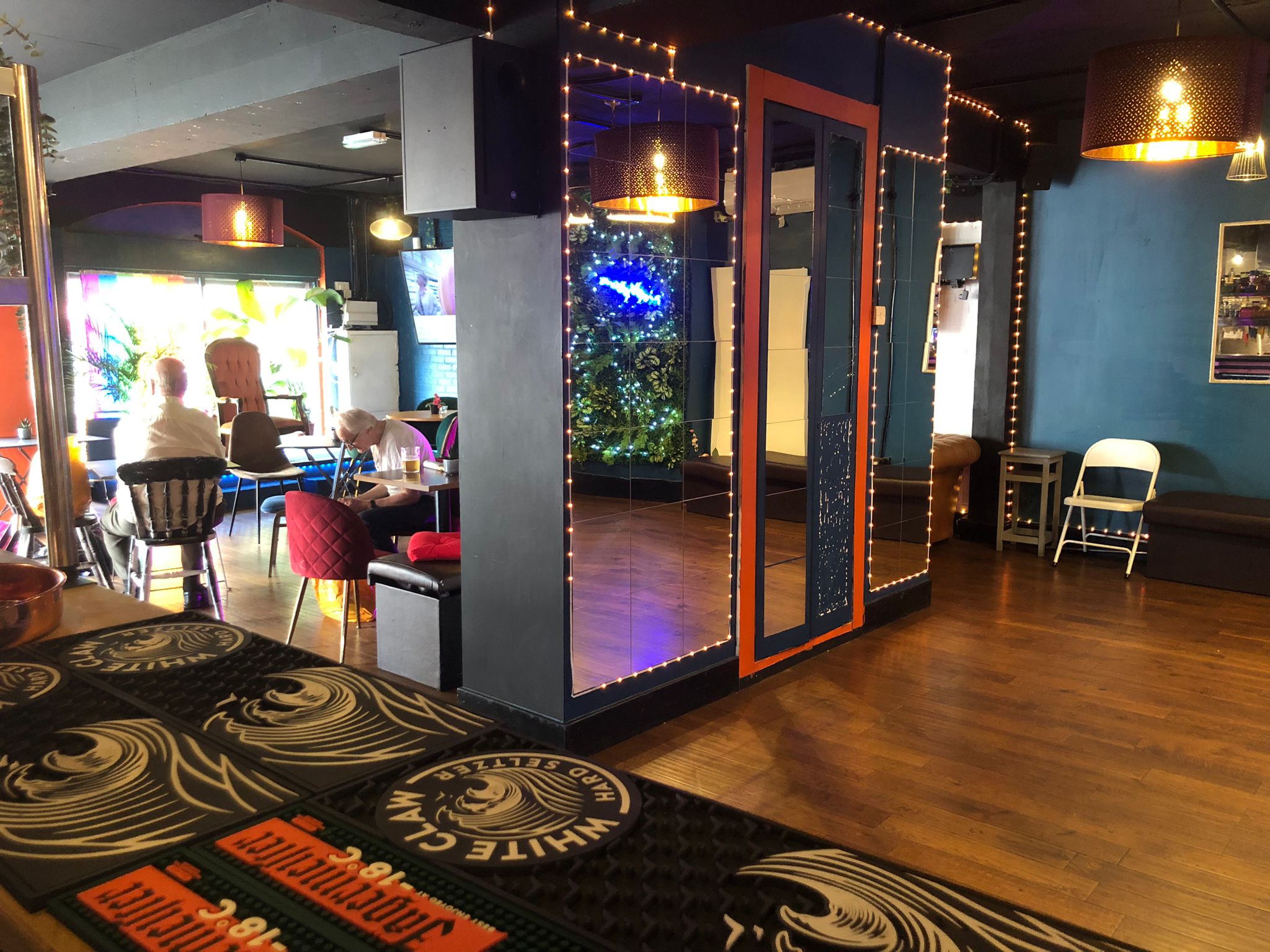 Neptune Bar - 1zp15rjei0g.jpeg