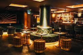 Stylish bar setting in Viajante, ideal for networking events and small gatherings.