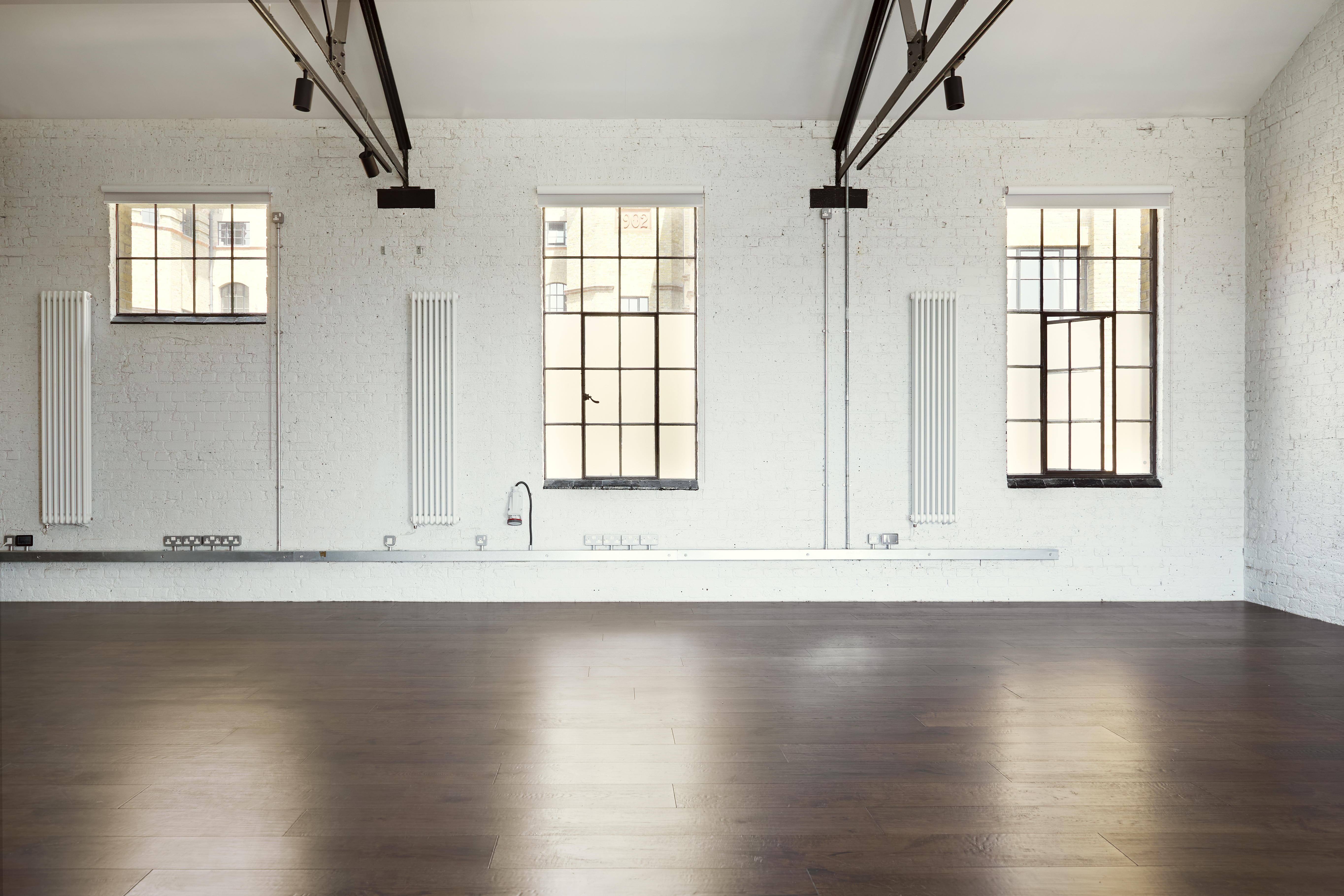 Studio  - w0owba2w0qp.JPG