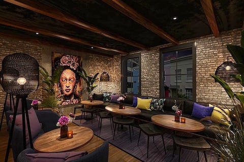 Private dining space in Los Mochis with exposed brick, ideal for networking events.