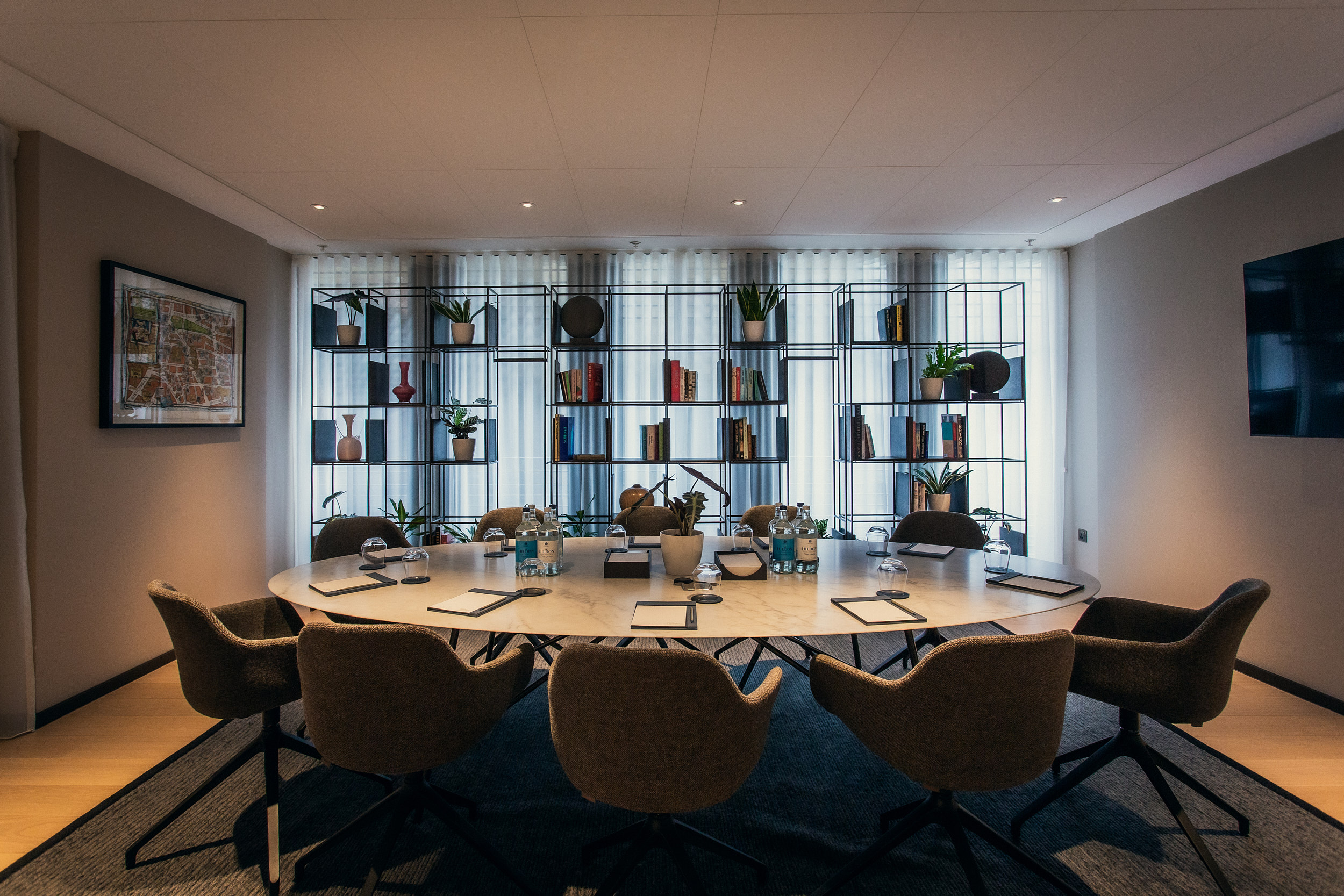 Modern meeting room in Pan Pacific London with oval table for collaborative sessions.