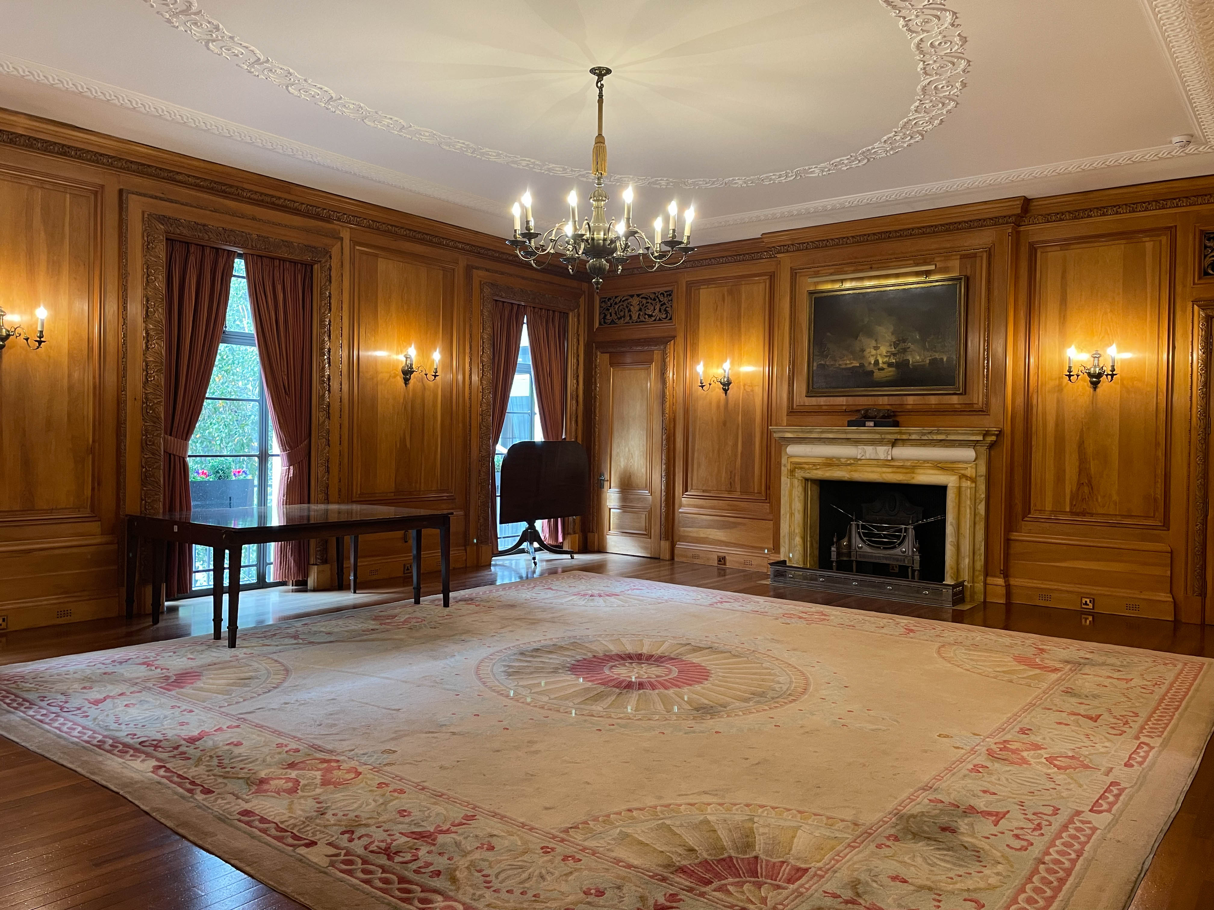 Sophisticated meeting room with wooden paneling, ideal for gatherings and discussions.