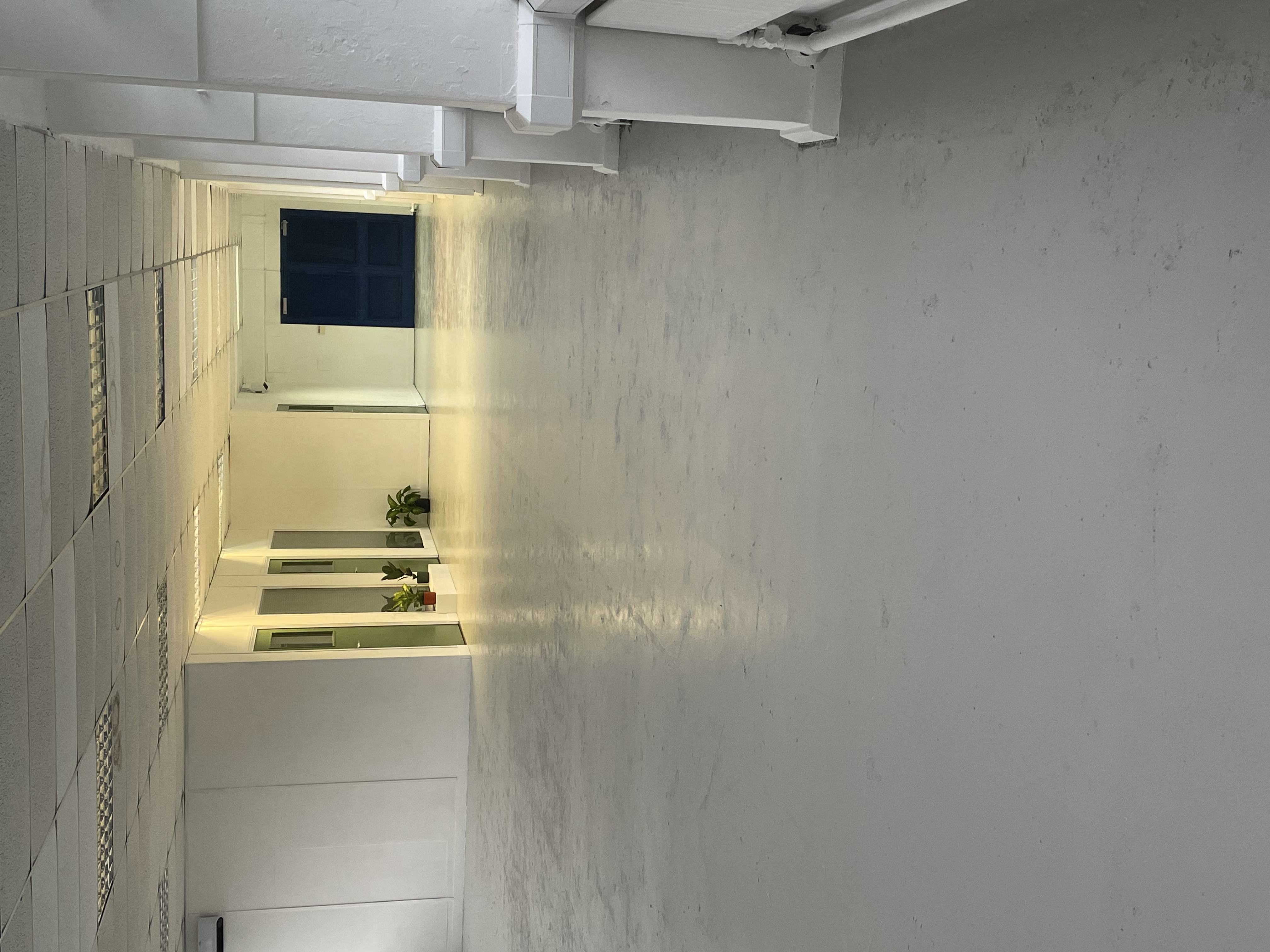 Spacious pink gallery corridor with polished floor, ideal for conferences and workshops.