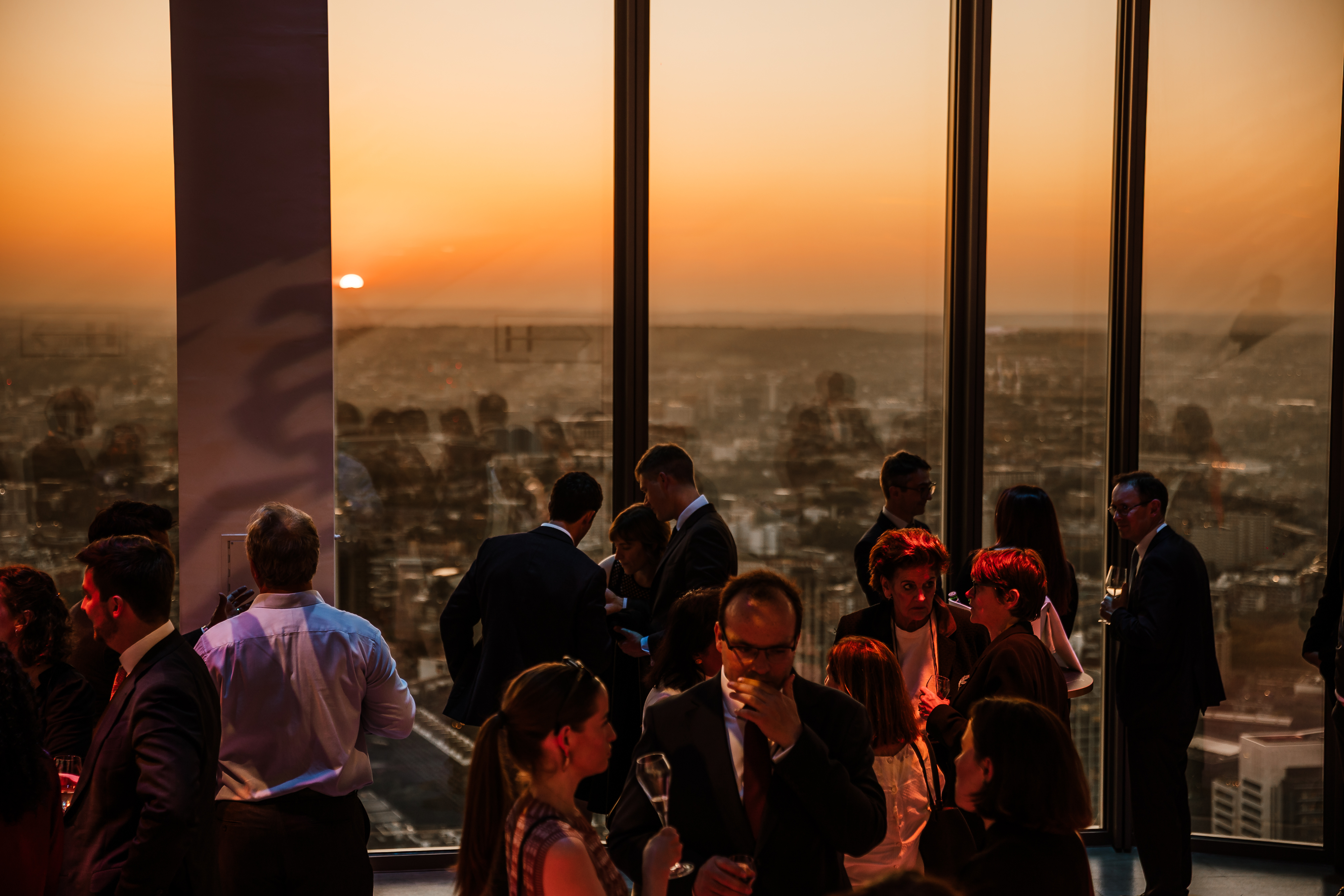  Exclusive Hire - sig0ehubilb.jpg