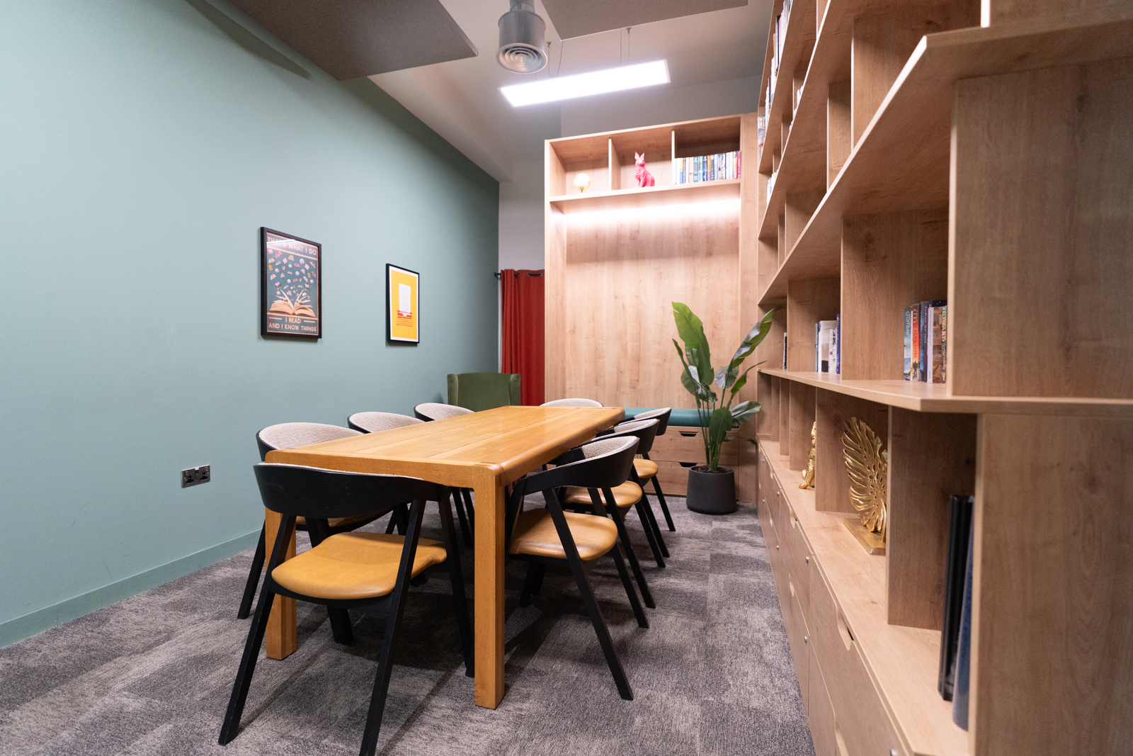 The Library - rzoarpwqwmo.jpg