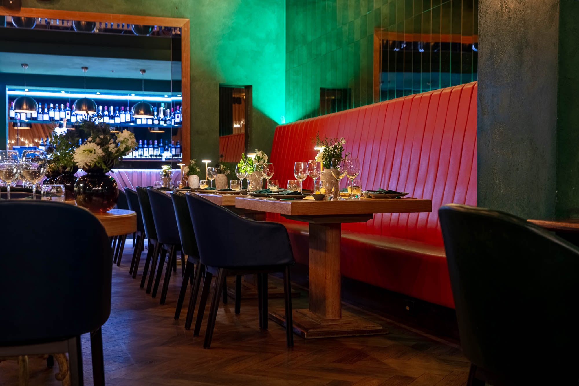 Stylish dining setup with floral centerpieces for corporate events and intimate gatherings.