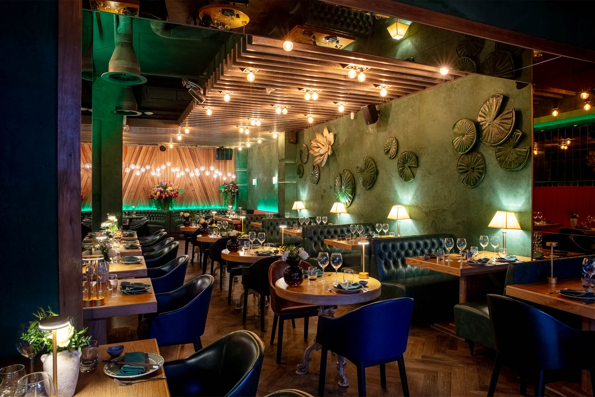 Elegant event space with warm lighting for upscale gatherings in Ayllu.