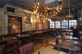 Rustic restaurant venue with exposed brick, ideal for casual meetings and intimate celebrations.