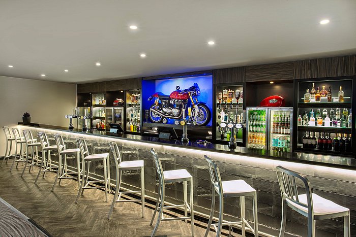Modern bar setup at Hinckley Meeting Rooms for networking events and gatherings.
