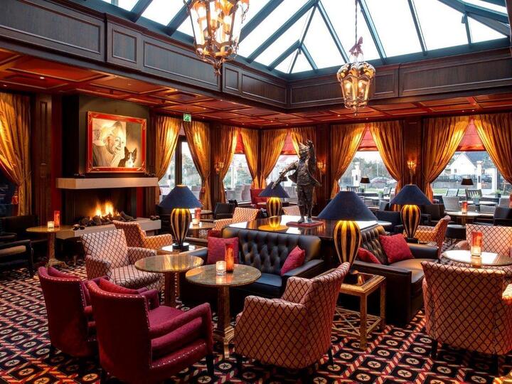 Royal Lounge at Grand Hotel Huis ter Duin, elegant decor for networking events.